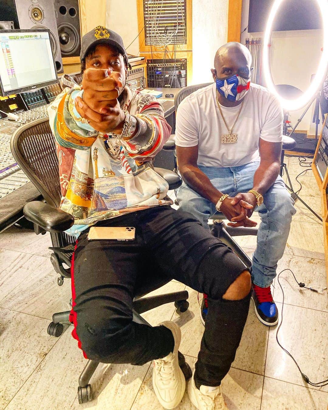 ファンクマスター・フレックスのインスタグラム：「@funkflex / @fivioforeign_8fs we got a real mean car banger on my album! Jerry I appreciate u! Pow! @yamaicaproductions thanks my brother for all your help on my album! WHO ELSE SHOULD I GET ON MY ALBUM?   100% INDEPENDENT @INFLEXWETRUST FILMS AND RECORDS!!!!  FunkFlex / KingVon video 🎥 @juganot for @inflexwetrust films!  IM SIGNED TO THE LABEL I OWN!!!!!  FUNKFLEX : SESSIONS PART ONE - March 2021  FUNKFLEX : SESSIONS PART TWO - August 2021  FUNKFLEX : IFWT PART ONE - December 2020  FUNKFLEX : IFWT PART TWO - June 2021  SONGS COMPLETED SO FAR:  @50cent  @postmalone  @dababy x @stunna4vegas x @richdunk_lok  @artisthbtl x @donqhbtl x @trapmannyhbtl  @fivioforeign_8fs  @donqhbtl x @42_dugggg  @iamj.i  @liltjay  @42_dugggg  @machinegunkelly  @lilbaby_1  @realpopsmoke  @lildurk  @lilyachty x @lildurk  @kodakblack x @22gzofficial  @juicewrld999  @polo.capalot  @daveeast  @nlechoppamusic @torylanez  @davidoofficial x @iamj.i  @myketowers  @russ @mulatto  @nolimitherbo @fettywap1738 x @remyboymonty1738 @toosii2x  @djdayvi x @fivioforeign_8fs  @tyga  @kingvonfrmdao  @hoodcelebrityy  @joshxantus  @richthekid  @rotimi  @jakepaul @jaydayoungan  @pontiacmadeddg  @reasontde  @24kgoldn  @lilmosey  @erick_sermon @pmd_mic_doc x @djdiamondtheartist  @internetmoneyrecords x @thetaztaylor x @birdmanzoe  @snf.jt  @fredobang  @tylayaweh  @youngcostamado x @tdott_woo  @blocboy_jb  @sosageek_  @147calboy @staysolidrocky  @traxxwill」