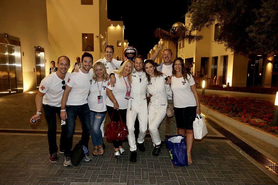 ジェンソン・バトンのインスタグラム：「‘You arrive with dreams and you leave with memories’ 4yrs ago today team Button left F1. #thejourneyisthereward #f1」