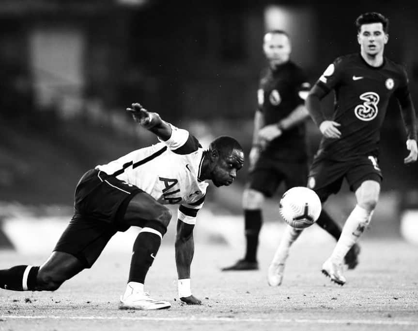 ムサ・シソコのインスタグラム：「Never give up 💪🏿. Move on guys. +1 ✅. #COYS #MS17」