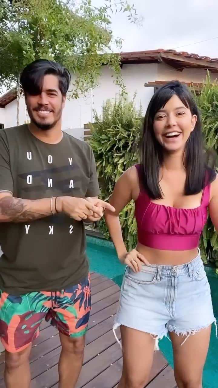 Gabriela Salesのインスタグラム：「Tentando entender até agora que dancinha foi essa que Uó tentou fazer kkkk. E nasce um tiquitiquer 😂😂😂」