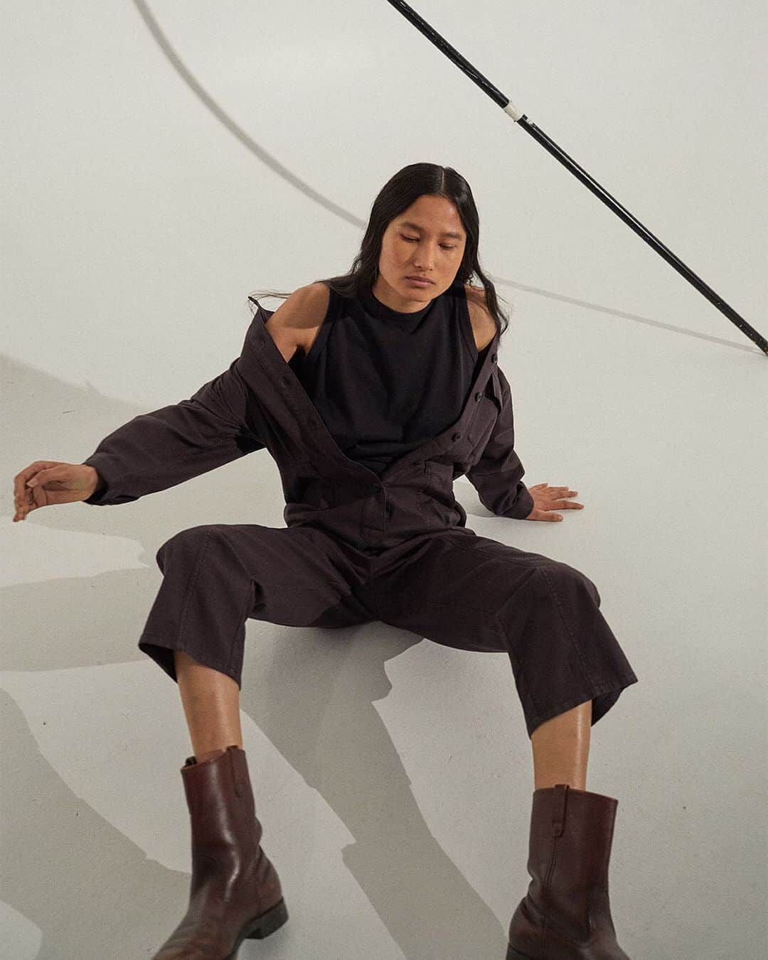 カレントエリオットのインスタグラム：「for a vintage-inspired coverall with a modern, ultra-flattering fit, look no further than the meta  #currentelliott #meta #coveralls #jumpsuit #fall #fashion」