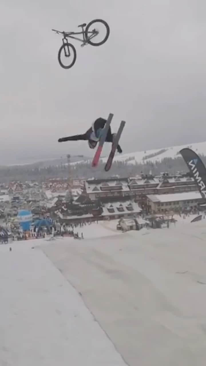 レッドブルのインスタグラム：「ye so @szymongodziek really just switched sport in mid air then 🤯 #redbull #givesyouwiiings #bike #fromwhereiride #skiing」