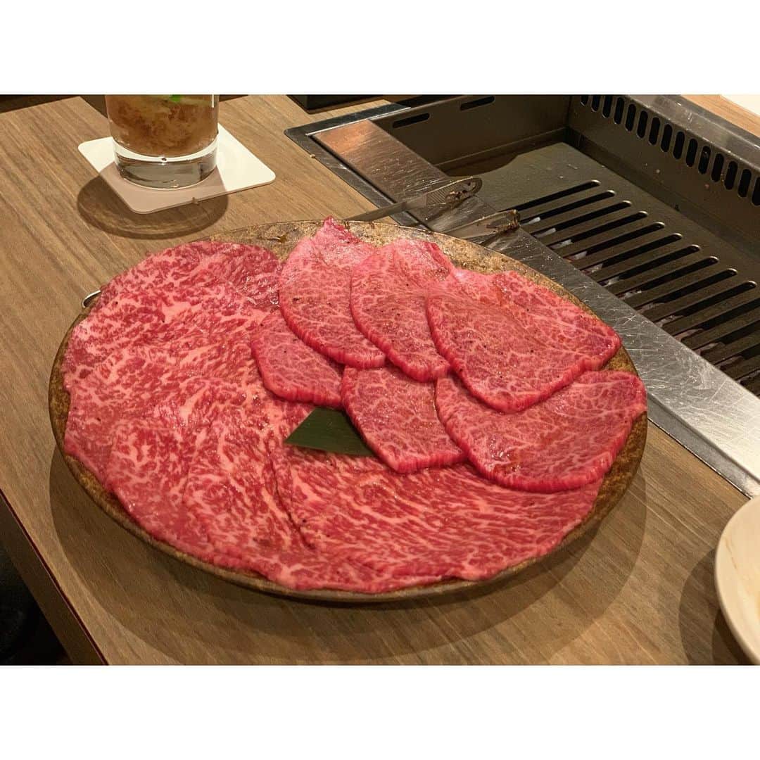 立花陽香さんのインスタグラム写真 - (立花陽香Instagram)「#いい肉の日 #1129 美味しいお肉を食べて🐄🐄🐄🐄ご機嫌な彩夏ガールズ💕  指の使い方、人それぞれ。魅惑の人差し指☝🏻💓👆🏻」11月30日 6時06分 - haruka_4