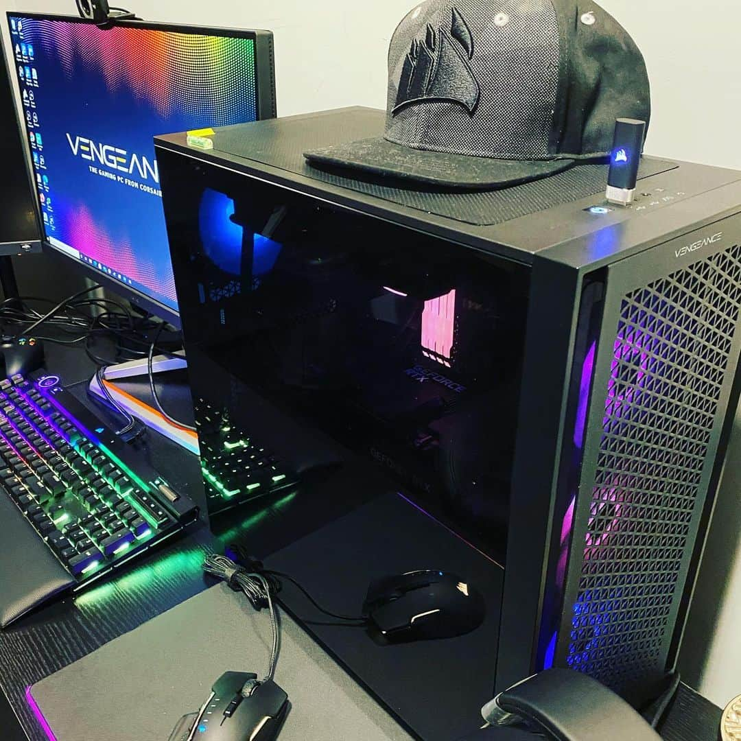 アレン・ジョーンズのインスタグラム：「So it’s been a little over a month since I got the Vengeance I7200. I said then it was just my opinion the most computer you could get for the money.  I stand by that between the i9 processor and the amazing rtx 3800 the card people a scalping on eBay. This thing is a beast.」