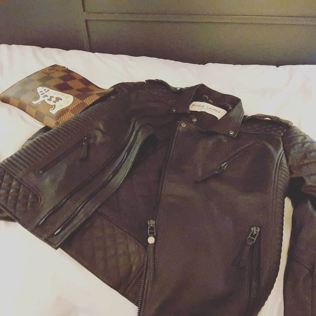 チャンボム さんのインスタグラム写真 - (チャンボム Instagram)「Thanks 4 your gift BODASKINS🧸 #BODASKINS #bodaskinsleatherjacket」11月30日 7時05分 - c_bum1007