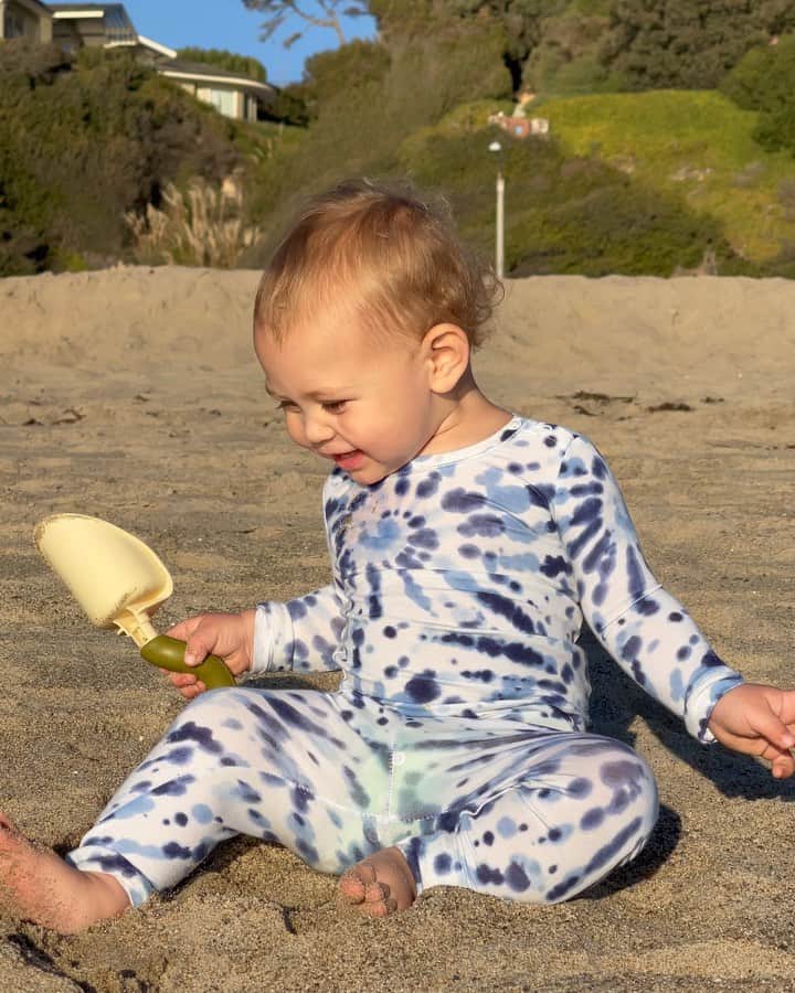 ナッシュ・グリアのインスタグラム：「Beach day 🐬🔱🐚🌤🐳🏝💙 (watch till the end 😂)」