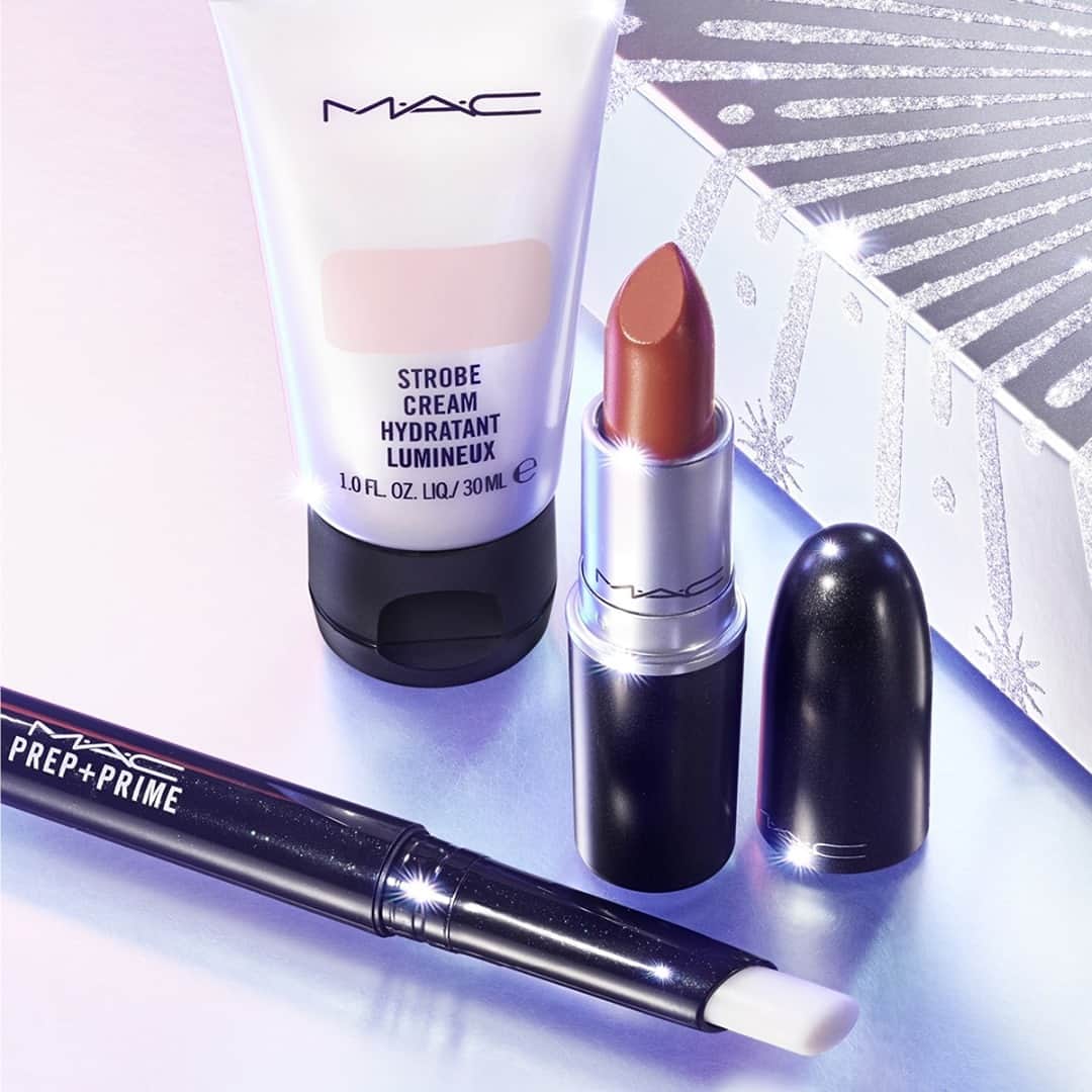 のインスタグラム：「Make you and yours shine with the Run The Show Kit: Mocha! This limited-edition holiday kit packs Strobe Cream/ Mini M·A·C in Pinklite, Prep + Prime Lip and Satin Lipstick in Mocha. #MACHoliday #MACFrostedFirework」
