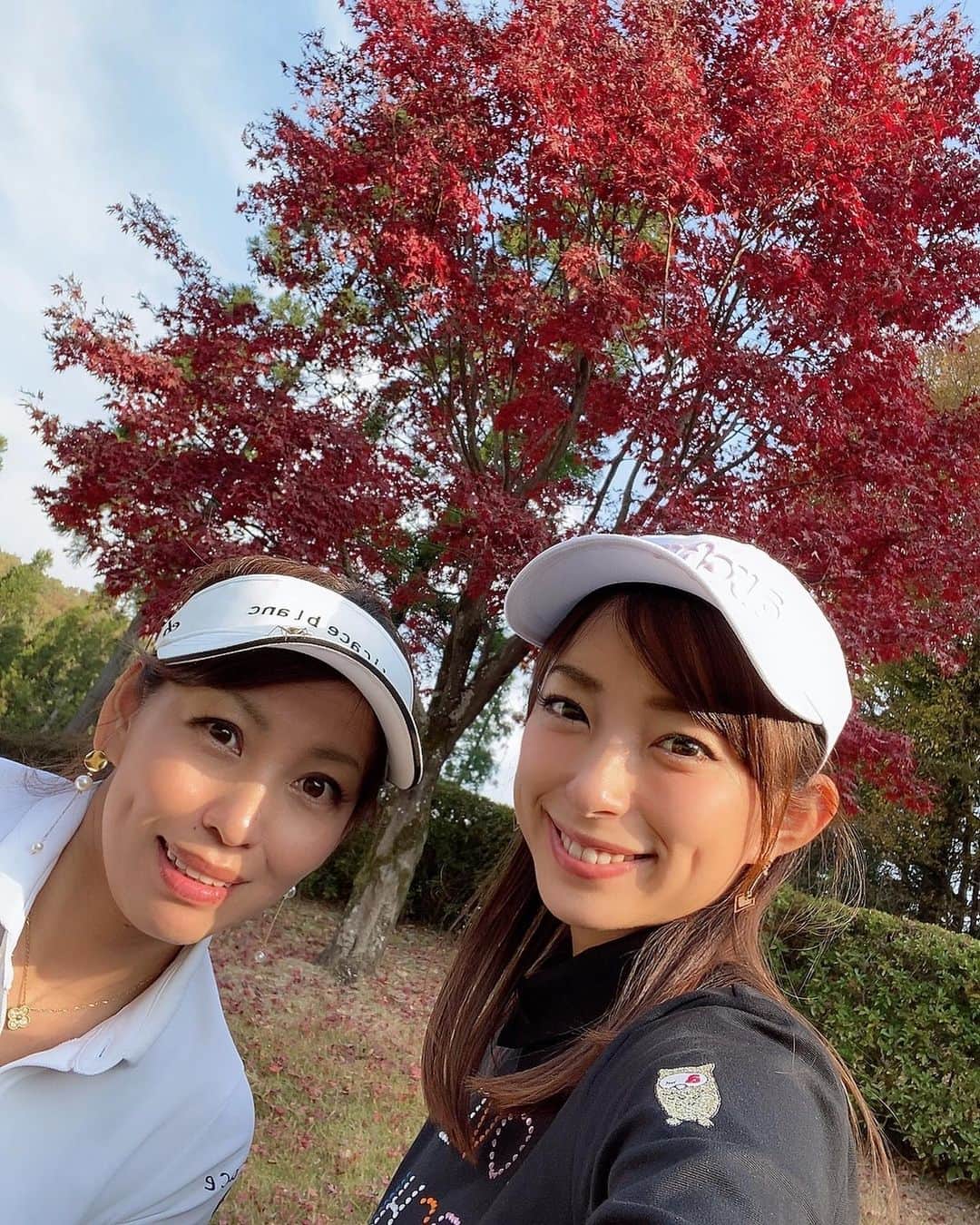 RIKAさんのインスタグラム写真 - (RIKAInstagram)「. 久しぶりにみゆきちゃんとのゴルフ⛳️❤️ @miyu721_golf  . なんでも親身に相談のってくれて本当に素敵な私のお姉ちゃん的存在です☺️✨ . 2サムでのんびりと2人で話しながら周れて最高な一日でした❣️❣️ . . . #ゴルフ#golf#⛳️#ゴルフ女子#ゴルフ好き#ゴルフウエア#ゴルフコーデ#ゴルフスイング#골프 #골프웨어 #골프스윙 #여행 #해외여행 #골프스타그램 #골프중독 #와인 #소주 #좋은시간 #ゴルフ仲間#ゴルフ友達」11月30日 7時38分 - rinrikagolf