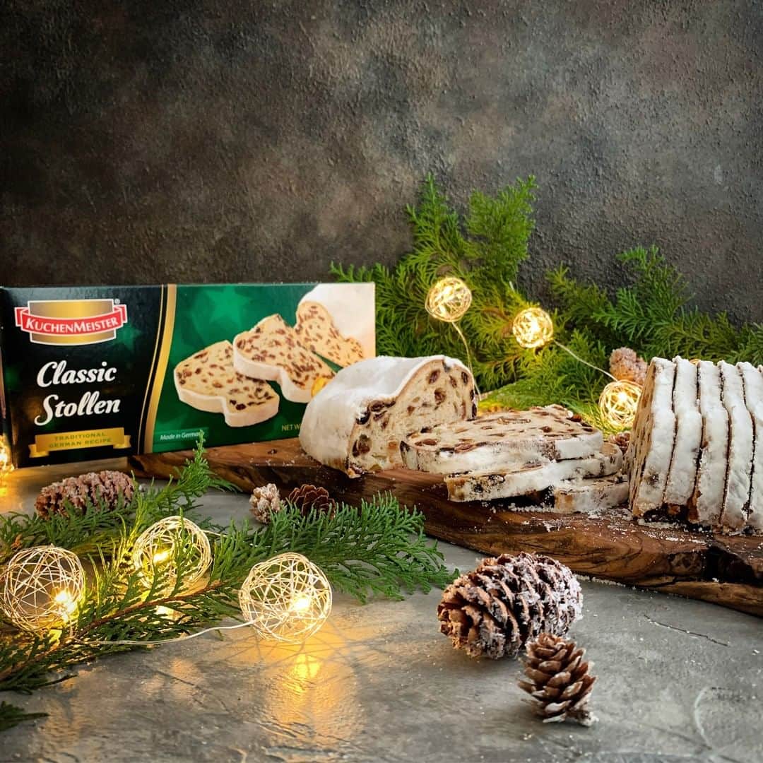キタノ商事株式会社さんのインスタグラム写真 - (キタノ商事株式会社Instagram)「🇩🇪クーヘンマイスター [シュト―ルンケーキ(季節限定)] この時期から少しずつ食べ進めながらクリスマスを迎えるシュトールンケーキのシーズンがやって参りました。 クリスマスへのワクワク感を表すように時間が経つにつれてフルーツの味がより馴染んで美味しくなっていく、とても季節感のあるクリスマスシーズンのフルーツケーキです。寒い冬を楽しむドイツの風習を感じながらぜひお楽しみください。 ・ ・ #キタノ商事 #クーヘンマイスター #KuchenMeister #シュトールンケーキ #シュトールン #世界のおいしさをキタノから ・ #シュトーレン #シュトレン #クリスマス #Xmas #Christmas #ケーキ #クリスマスケーキ #Christmascake #Xmasケーキ #クリスマススイーツ #お菓子 #おやつ #デザート #スイーツ #焼き菓子 #美味しい #おうちカフェ #おうち時間 #暮らしを楽しむ #丁寧な暮らし #暮らし #豊かな食卓 #クリスマスの食卓 #スイーツ好きな人と繋がりたい」11月30日 8時00分 - kitano_kk