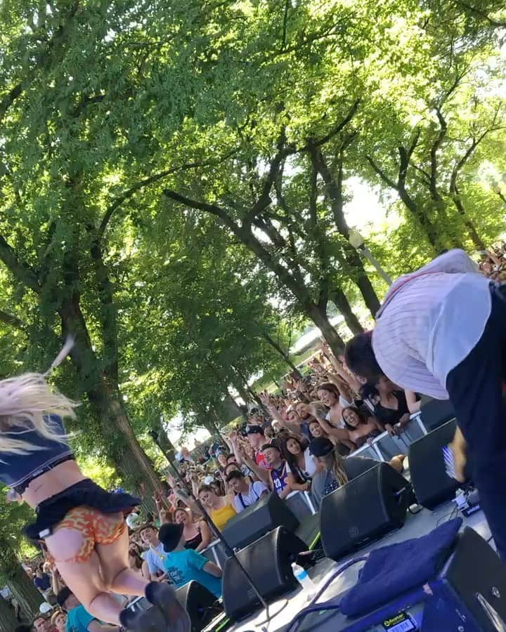 ケイリン・ルッソのインスタグラム：「I miss you」
