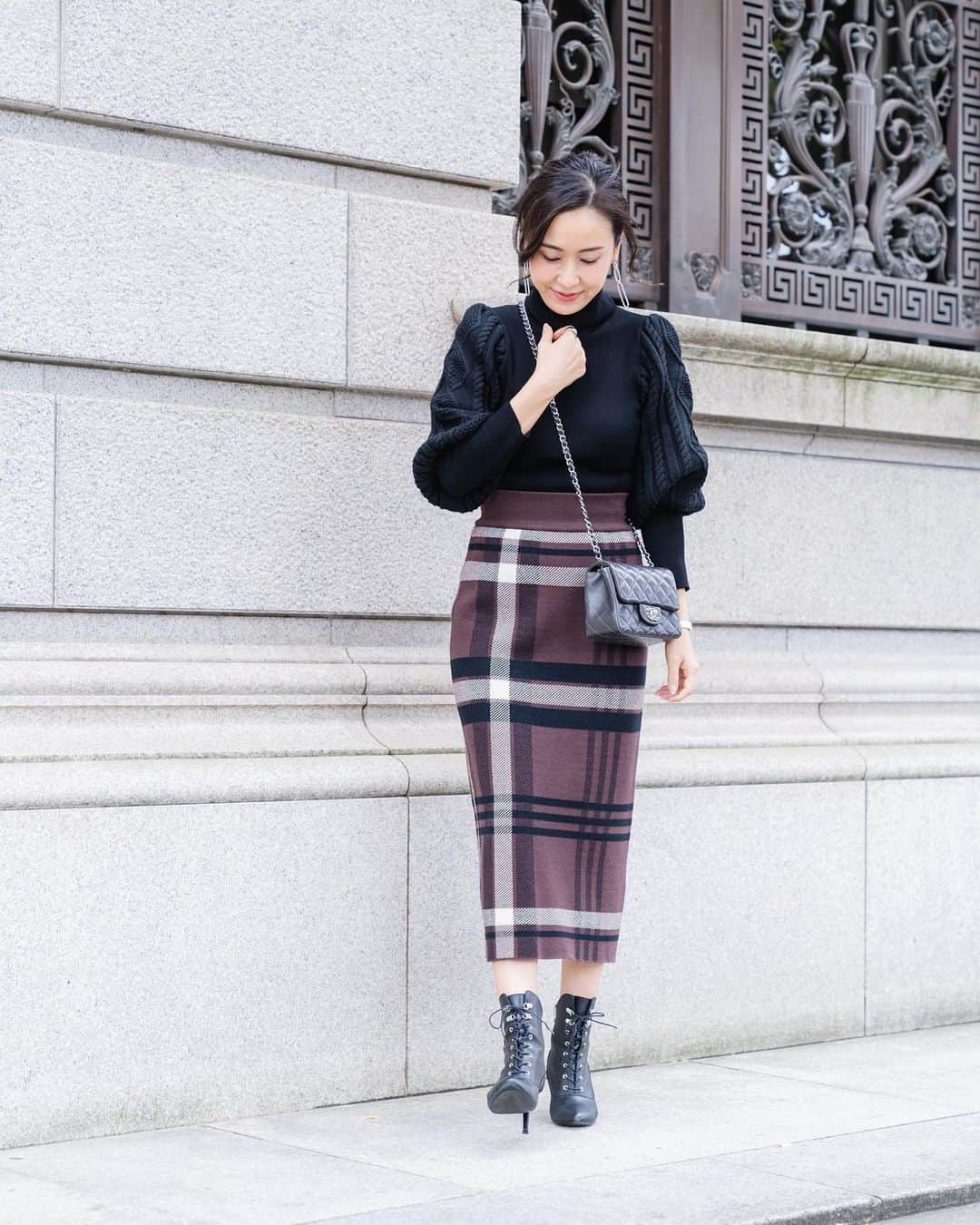 笹倉麻耶さんのインスタグラム写真 - (笹倉麻耶Instagram)「茶色久しぶりに投入🐻 ・ ・ 去年 @lagunamoon_com で買った スカートとニットは今もお気に入りで 他のアイテムとそれぞれ合わせたり 楽しんでいます。 昨年売り切れてたけど、 今年もまた発売されていたよ❤️ ・ ・ ・ P/ @_merbijou_photo  #チェックスカート #大人コーデ #アラフォーコーデ #アラフォーファッション #40代コーデ #ファッション好きな人と繋がりたい #時尚 #パーソナルスタイリスト #顔タイプ診断 #パーソナルカラー診断」11月30日 8時11分 - nicomaya2525