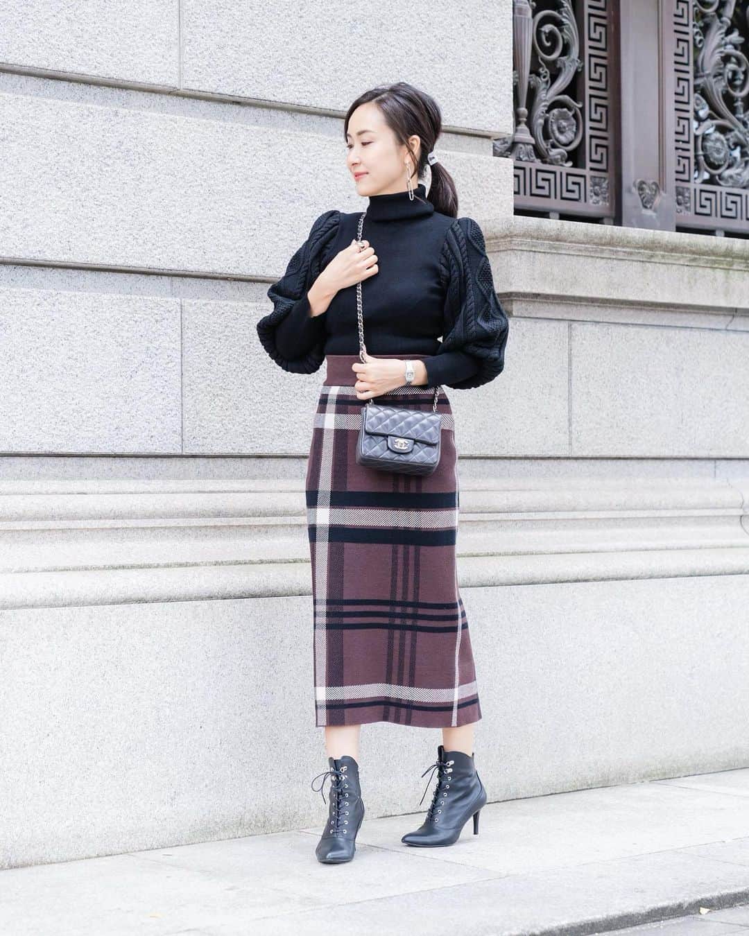 笹倉麻耶さんのインスタグラム写真 - (笹倉麻耶Instagram)「茶色久しぶりに投入🐻 ・ ・ 去年 @lagunamoon_com で買った スカートとニットは今もお気に入りで 他のアイテムとそれぞれ合わせたり 楽しんでいます。 昨年売り切れてたけど、 今年もまた発売されていたよ❤️ ・ ・ ・ P/ @_merbijou_photo  #チェックスカート #大人コーデ #アラフォーコーデ #アラフォーファッション #40代コーデ #ファッション好きな人と繋がりたい #時尚 #パーソナルスタイリスト #顔タイプ診断 #パーソナルカラー診断」11月30日 8時11分 - nicomaya2525