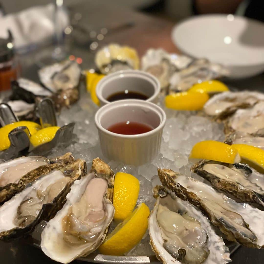 石川結菜のインスタグラム：「念願のオイスターバーだった❤️ #過去pic」