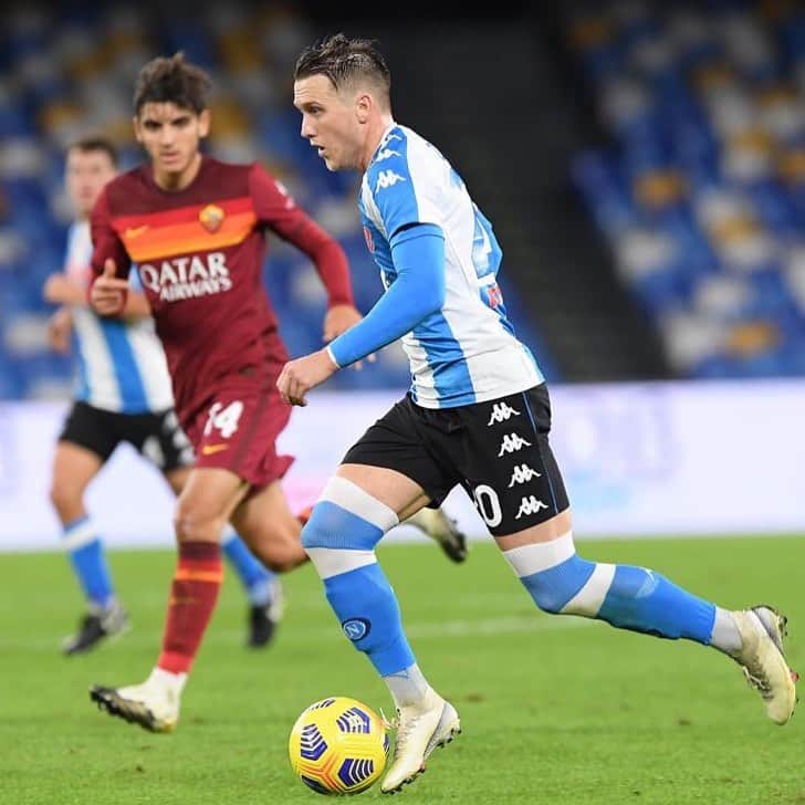ピオトル・ジエリンスキのインスタグラム：「Bella vittoria 💙grandiii #D10S 🙏🏻」