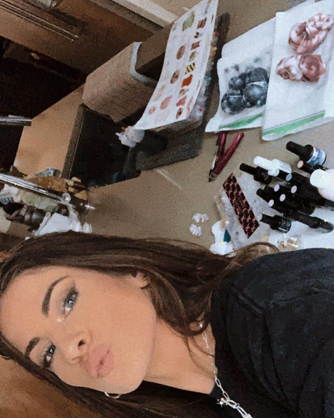 Paige Reillyさんのインスタグラム写真 - (Paige ReillyInstagram)「Here for turtlenecks all winter 😌☃️⁣ ⁣ Decided to spend all weekend gettin ~creative~ lol. Rearranged my office, started to create some new sets for a spring @92nailsx launch 🥲 and had a random urge to tie dye socks LOL sooo we will see how those turn out 😂⁣ ⁣ Also, we put up our Christmas decorations and I feel like the Christmas spirit is saving 2020 right now - I love this time of year 🥲🥲⁣ ⁣ Hope you had a beautiful, relaxing weekend 🤍🤍🤍🤍」11月30日 8時25分 - paigereilly