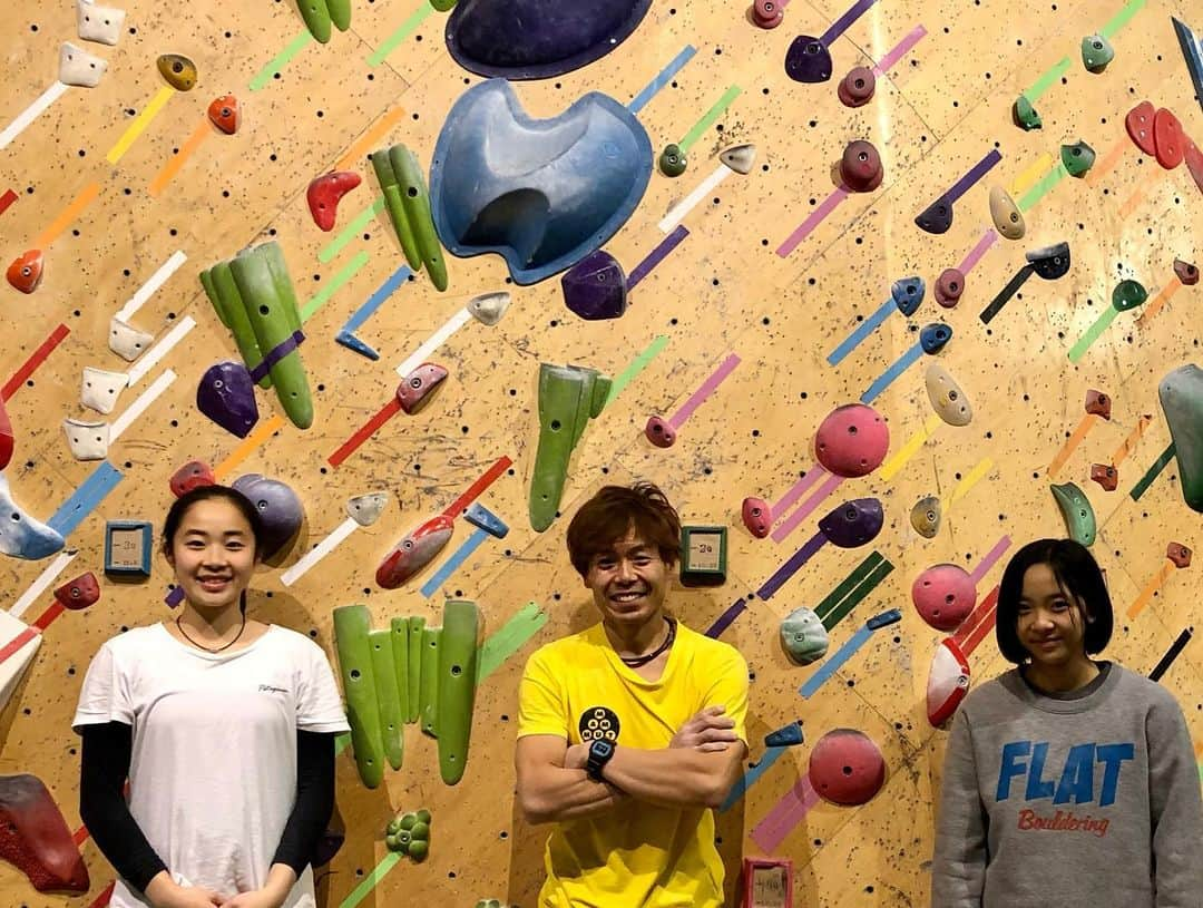 伊東秀和さんのインスタグラム写真 - (伊東秀和Instagram)「@flatbouldering ✨ 久しぶりのスクールで東北のメンバーのレッスン！みんな一年で成長していてました。登りにも勢いが出てきてますね✅初日は3クラス。2日目は岩場→夕方からはオープンクラスが定員で入れなかった、花＆空のレッスンへ💫 これからの成長も期待してます。今回伝えた事をじっくりと身につけていってもらえたらと思います。 各クラス、身体の成長に合わせてゆっくり長い目でクライミングの時間も楽しみ、向き合っていってもらえたらと思います✨✨✨ @raffinee_orientalbio @mammut_japan @camp1889  #山形 #東北 #ヒデスク #climbing #クライミング #bouldering #ボルダリング #成長に大事なこと #lesson #レッスン」11月30日 8時38分 - hide9a2019