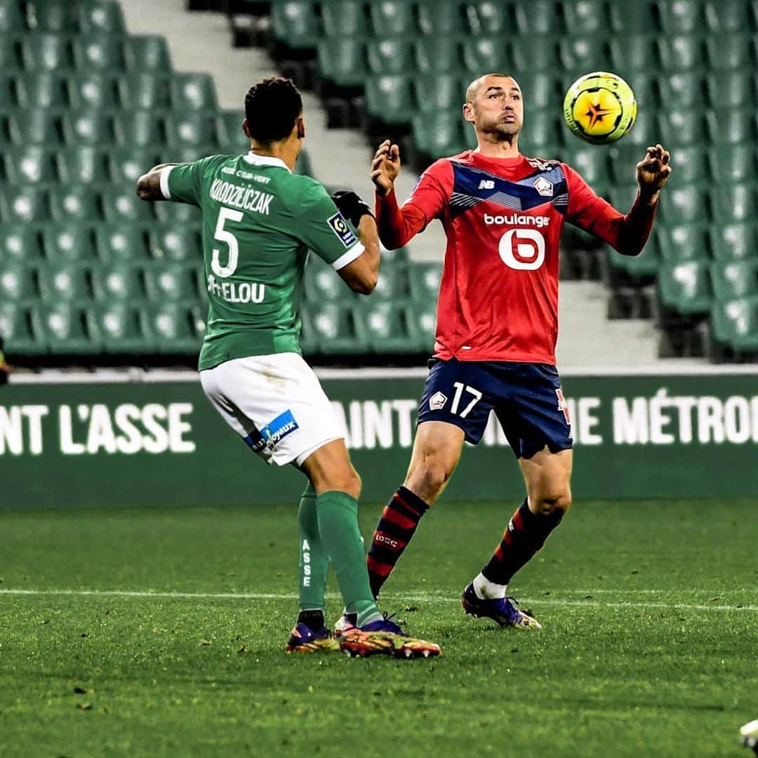 リーグ・アンさんのインスタグラム写真 - (リーグ・アンInstagram)「🆚 #ASSELOSC (1-1) 💥 Dans un match animé, l'@asseofficiel et le @losclive se quittent sur un score de parité 🤝 !  Saint-Étienne and Lille finish on level terms! • • #Ligue1UberEats #ASSE #ASSaintEtienne #LOSC #LilleOSC #StadeGeoffroyGuichard」11月30日 8時39分 - ligue1ubereats