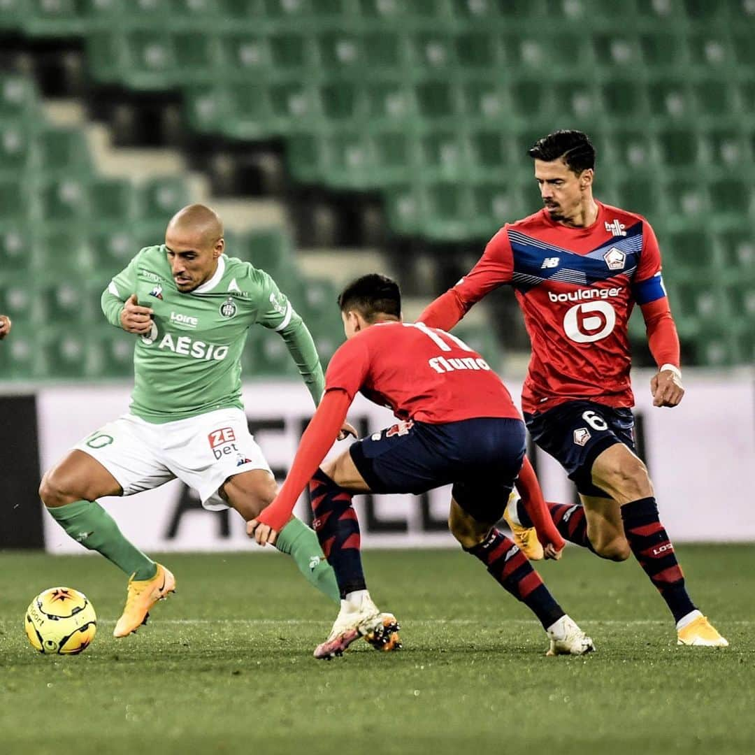 リーグ・アンさんのインスタグラム写真 - (リーグ・アンInstagram)「🆚 #ASSELOSC (1-1) 💥 Dans un match animé, l'@asseofficiel et le @losclive se quittent sur un score de parité 🤝 !  Saint-Étienne and Lille finish on level terms! • • #Ligue1UberEats #ASSE #ASSaintEtienne #LOSC #LilleOSC #StadeGeoffroyGuichard」11月30日 8時39分 - ligue1ubereats