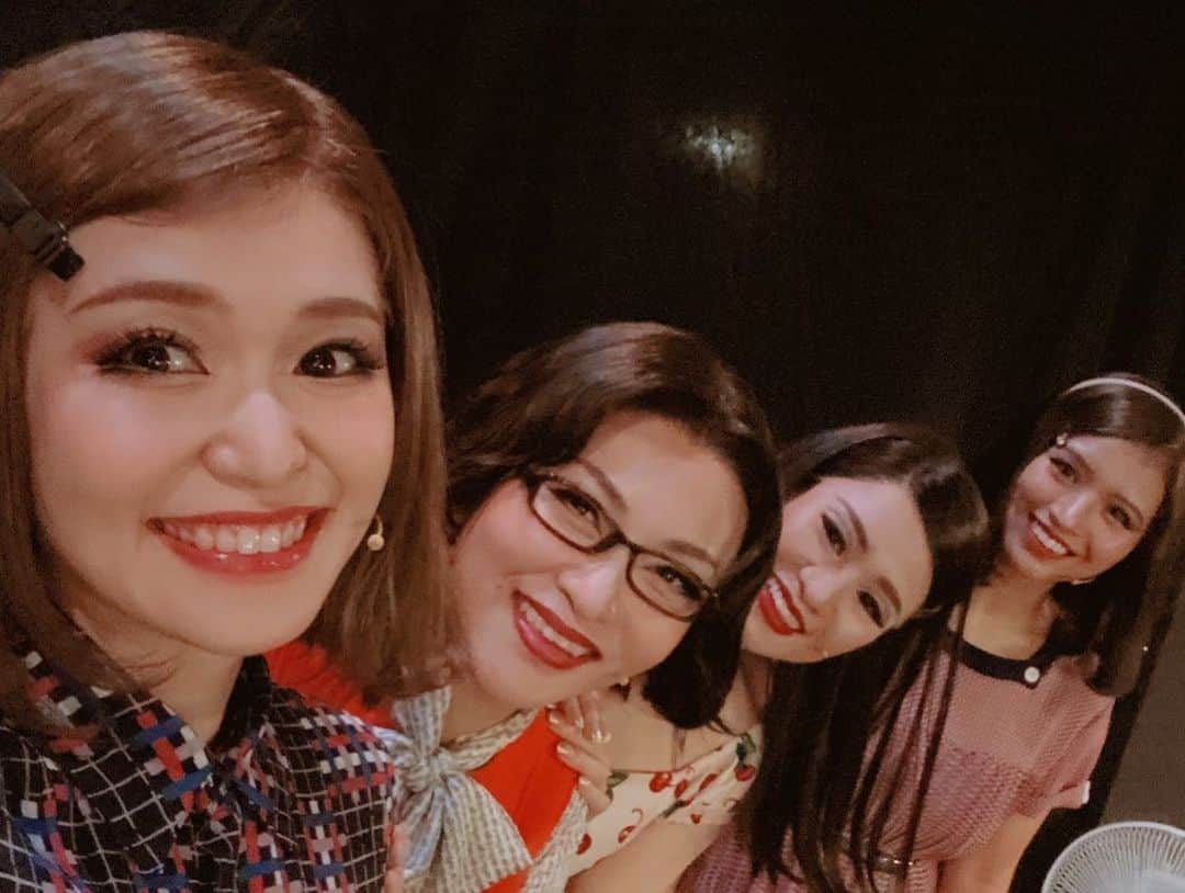 のインスタグラム：「#ビューティフル2020   いつかまたマスク無しで稽古できる世の中になりますように🙏🏻✨奇跡と感謝の日々。  個人的には卒業したSOULMATICSの先輩後輩とまた一緒に歌えた事も嬉しかったなー♪  #lovethemsomuch  #begreatful  #帝劇ビューティフル  #そこら中にマッシュルームシスターズ🍄🍄 #マイシスターと一緒の楽屋は最高に寛げた #帝劇ライチャスブラザーズ」