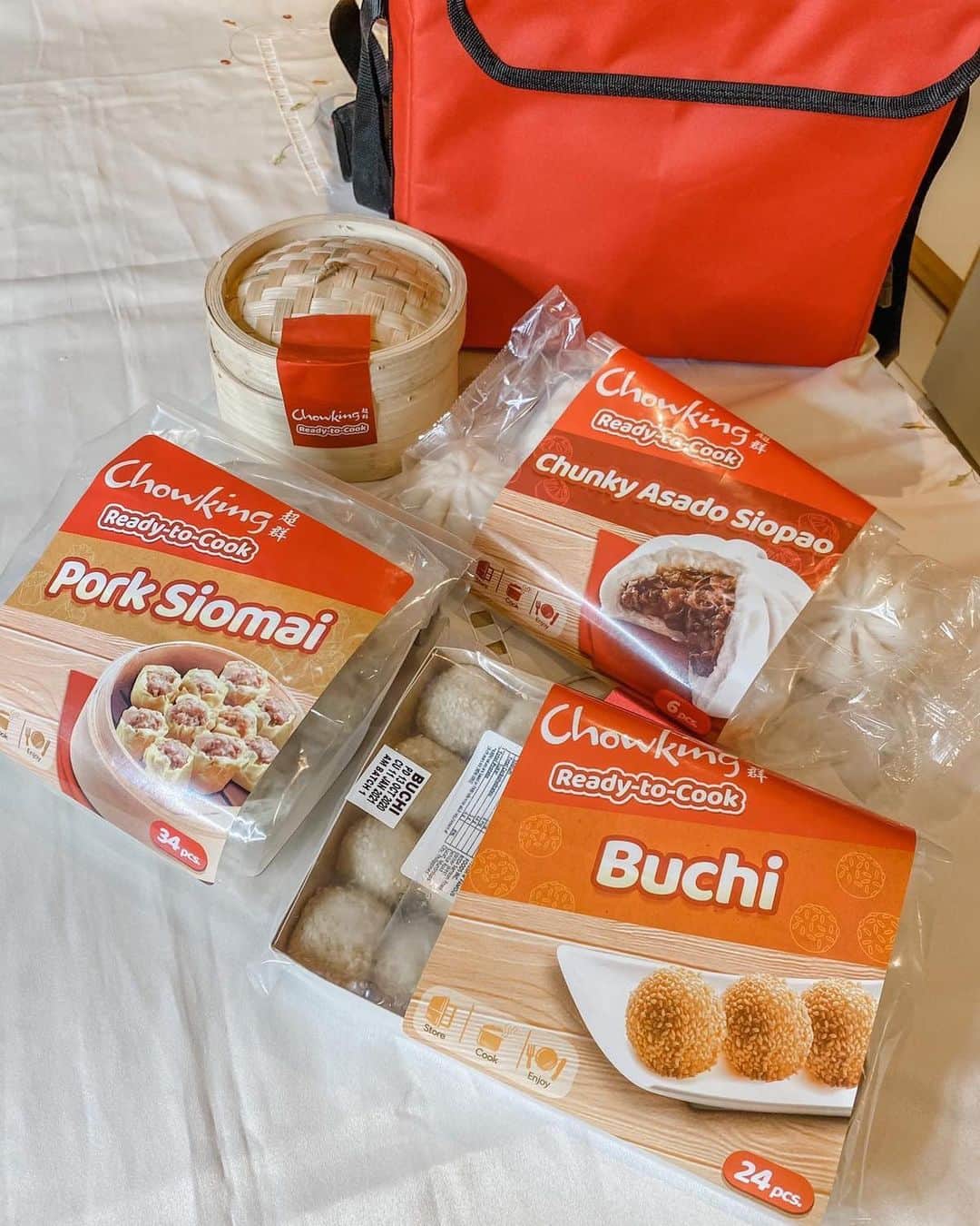 Kim Chiuさんのインスタグラム写真 - (Kim ChiuInstagram)「Your CHOWKING FAVORITES now available on #READYTOCOOK ❤️ perfect to whenever I crave for #chowkingsiopao #chowkingsiomai and the #chowkingbuchi pwede ko na siyang kainin anytime I want plus I can prepare it myself easy to cook lang, meron ka ng Chef Quality recipes in your own home!!❤️ You can order through GrabFood, FoodPanda, LalaFood, Chowking Hotline Delivery, Website and Take-Out :) @chowkingph」11月30日 14時23分 - chinitaprincess