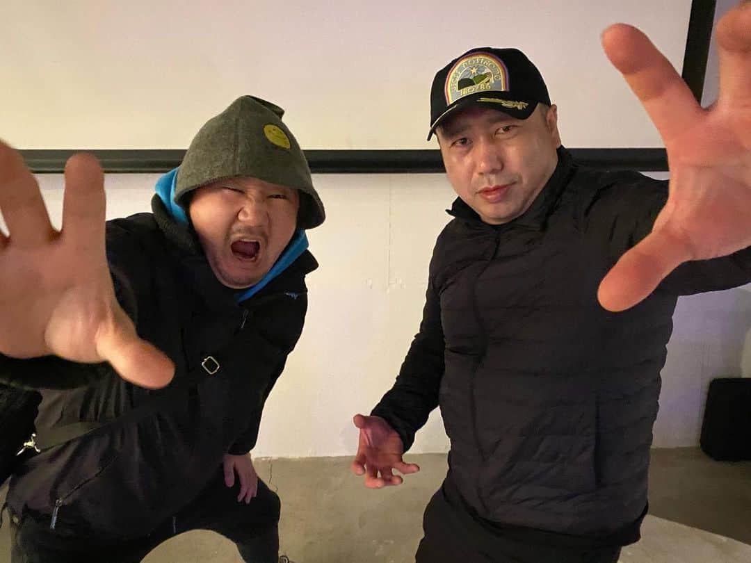 植田朝日のインスタグラム：「🧖‍♂️🧖‍♂️🧖‍♂️﻿ ﻿ 昨日は何故か"サウナそのもの"井上勝正さんと遭遇し、そのまま食事に行く謎展開⁉️﻿ ﻿ レスラー時代から見てた人だし、サウナ好きのオレからしたら今やサウナ界の大御所なので激アツな時間だったね！w﻿ ﻿ これからもよろしくです‼️﻿ ﻿ パネッパ！﻿ ﻿ #サウナ #サウナー #サウナそのもの #井上勝正」