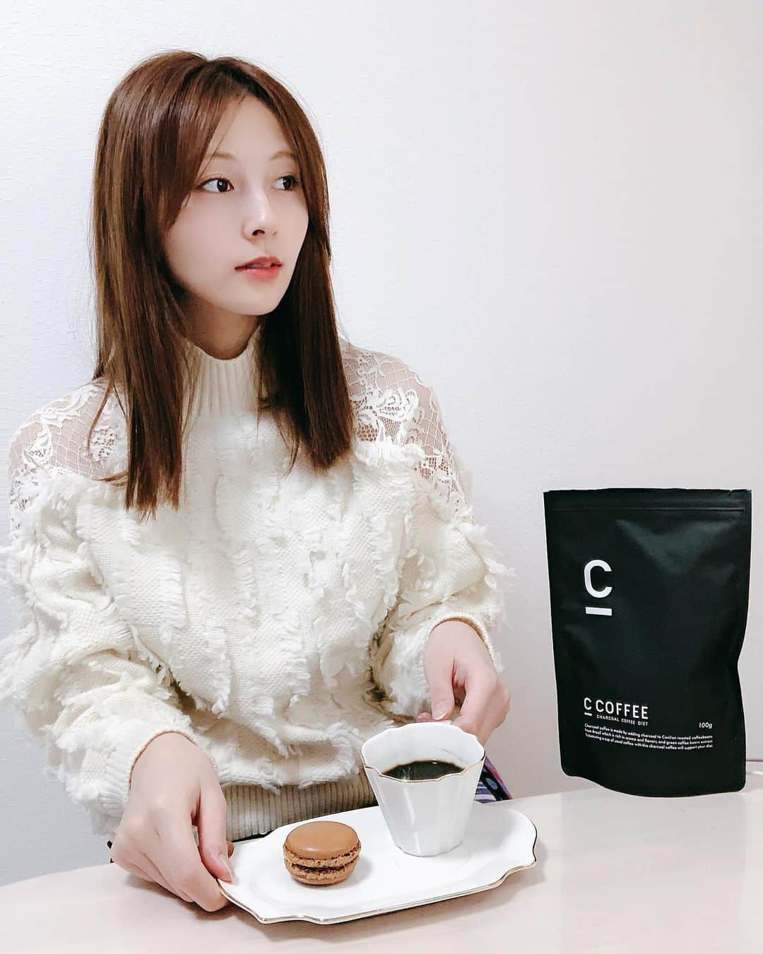 菊原梨華のインスタグラム：「・ ・ コーヒーを家で飲んでいたけど 体に良さそなC_COFFEEを見つけたから 変えてみましたっ☕️💓 @c_coffee_official  ・ 国産の炭やMTCオイル ビタミンDなどが入っているよっ！ ・ 味もめちゃ美味しいから 何も我慢することなくて 体にいいものを取り入れられるから 絶対C_COFFEEのがいい😍☕️ ・ スルッと溶ける粉なのも すごく簡単に作れるから楽💓 動画見てみてね！ ・ #C_COFFEE#Cコーヒー#チャコールクレンズ#チャコール#コーヒー習慣#おうち時間#デトックス#ビタミンD#MTCオイル#健康#美味しい#おうち#簡単に作れる#リラックス#follow#relax」