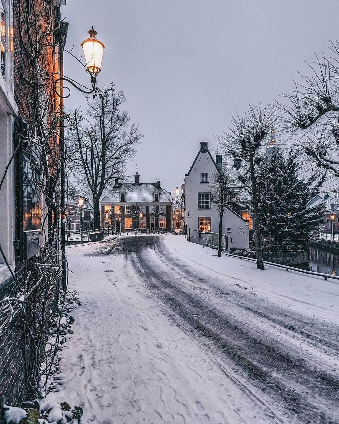Canon Photographyさんのインスタグラム写真 - (Canon PhotographyInstagram)「Snowy vibes in the Netherlands ❄️ Photography // @een_wasbeer Curated by @steffeneisenacher  #netherlands #winterwonderland #wintertime #snow #amsterdam #holland」11月30日 8時59分 - cpcollectives