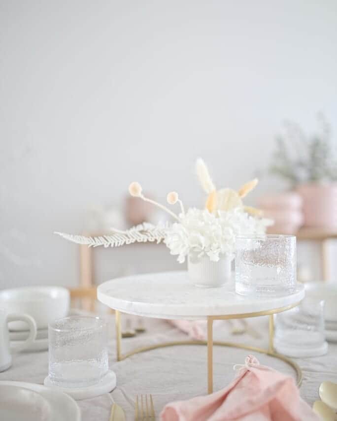 Target Australiaさんのインスタグラム写真 - (Target AustraliaInstagram)「@royce.interiors shows us how to use the marble serving stand as a table setting feature. Don't forget to tag us when you set-up Christmas!  🎯♥️ #targetaus #christmasmadebetter」11月30日 9時10分 - targetaus