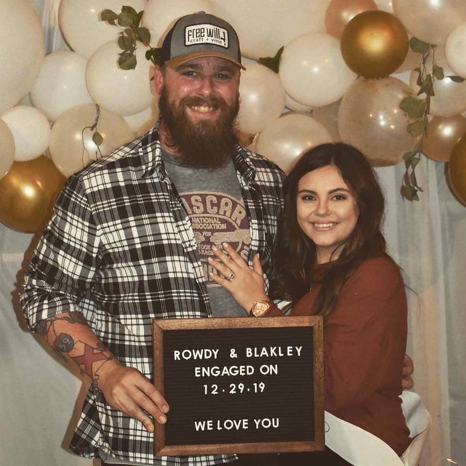 E! Onlineさんのインスタグラム写真 - (E! OnlineInstagram)「Tributes have poured in for #NASCAR pit crew member William "Rowdy" Harrell and his wife Blakley, who tragically passed away just three days after their wedding. 💔Link in bio. (📷: Facebook)」11月30日 9時16分 - enews