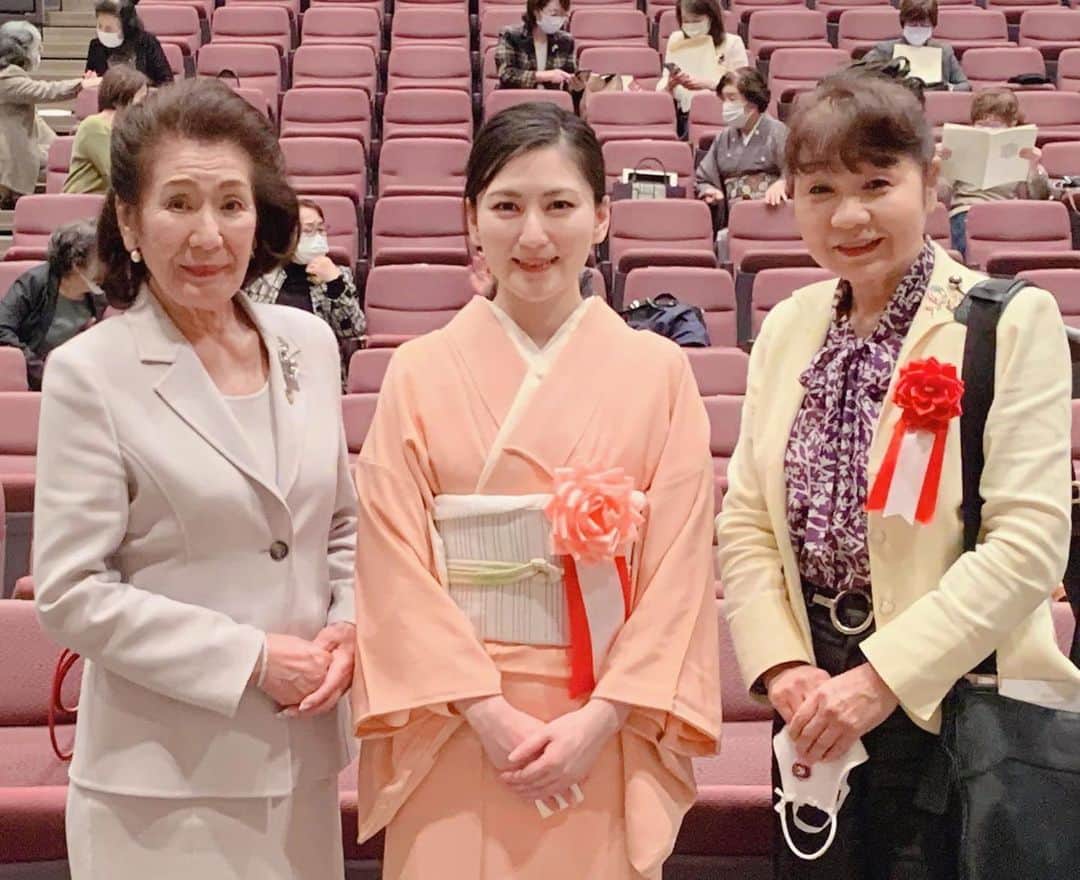のインスタグラム：「I received the Kyoto Akebono Award!!!🎉 先日光栄にも、京都府が女性に贈る賞を授賞致しました。 心より感謝致します。嬉しい！ 直前までとあるハプニングで走り回っていたので着物が乱れ気味ですが、尊敬する方々に囲まれて感無量です。 #京都府あけぼの賞」