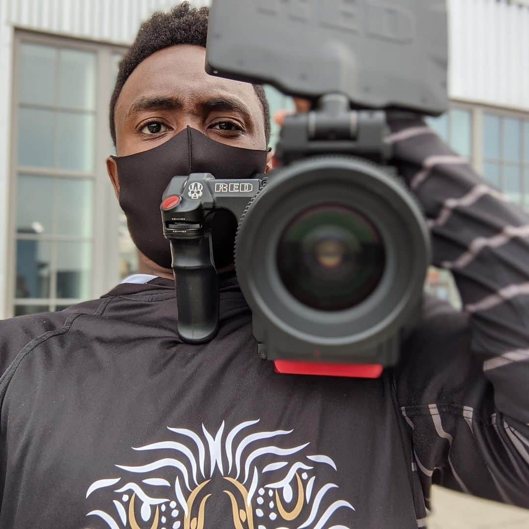 マーケス・ブラウンリーのインスタグラム：「POV: You’re a phone I’m reviewing」