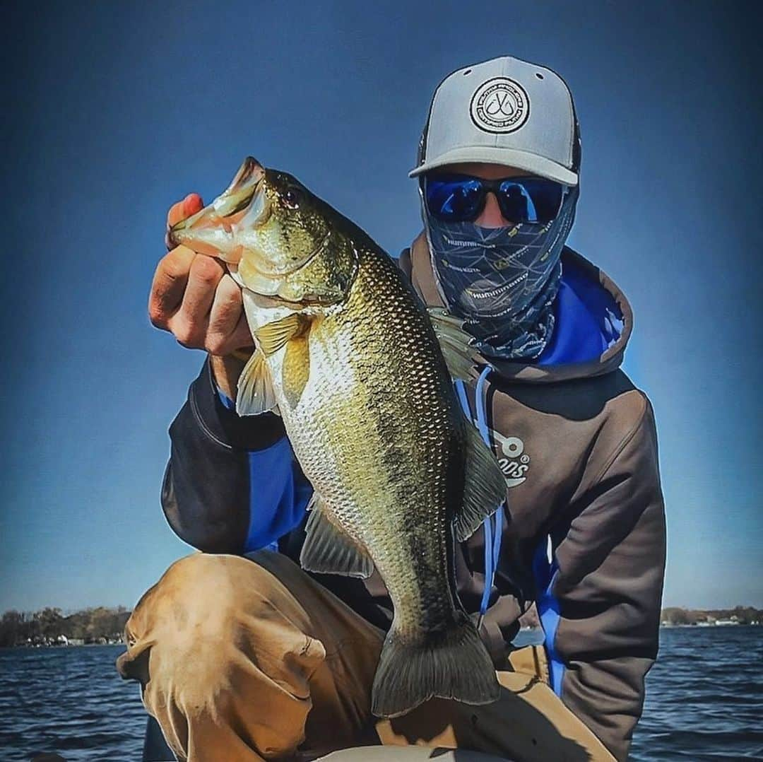 Filthy Anglers™のインスタグラム：「A nice November fatty from out friend @seanhawley30 on the chatterbait this month! I know lots of folks have spent the last few days looking for deals online, hopefully you were able to find a steal on some gear or equipment to help land some more fish!  Comment what you got below! Congrats on the catch Sean you are Certified Filthy www.filthyanglers.com #bassfishing #fish #bass #filthyanglers #getfilthy #largemouth #anglerapproved #nature #boat #kayak #hunting #icefishing #trout」