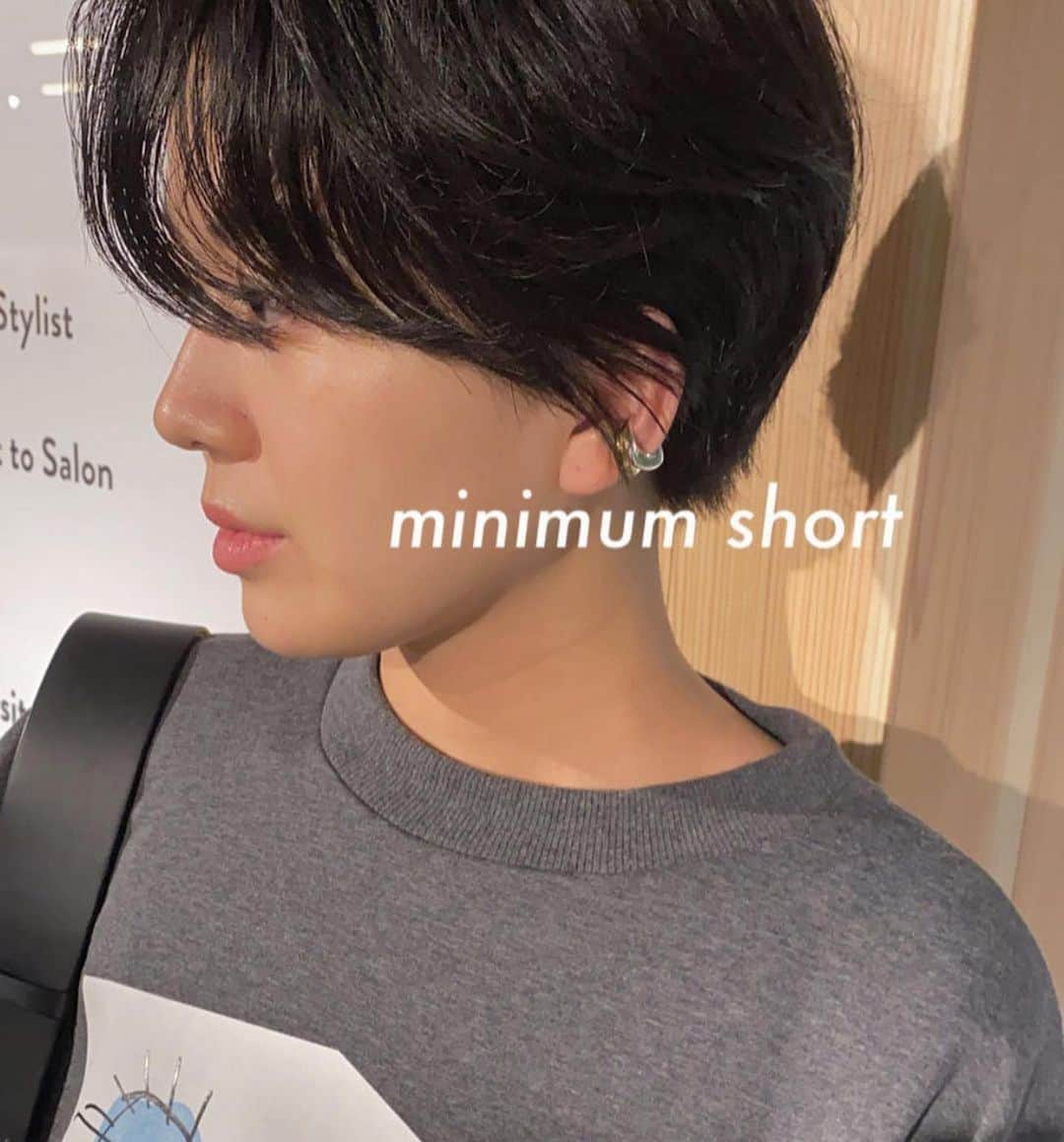 並木一樹さんのインスタグラム写真 - (並木一樹Instagram)「minimum short.  ばっさりcompactなハンサムショートスタイルが冬のファッションに映えますね。 顔まわりには透け感を。  #namiヘアー　▷レディーススタイルのまとめはこちら♪  #ハンサムショート #ボブ#ミニボブ #グラボブ #グラデーションボブ #ミニボブ #ショートヘア#ショート」11月30日 9時26分 - casi_namiki