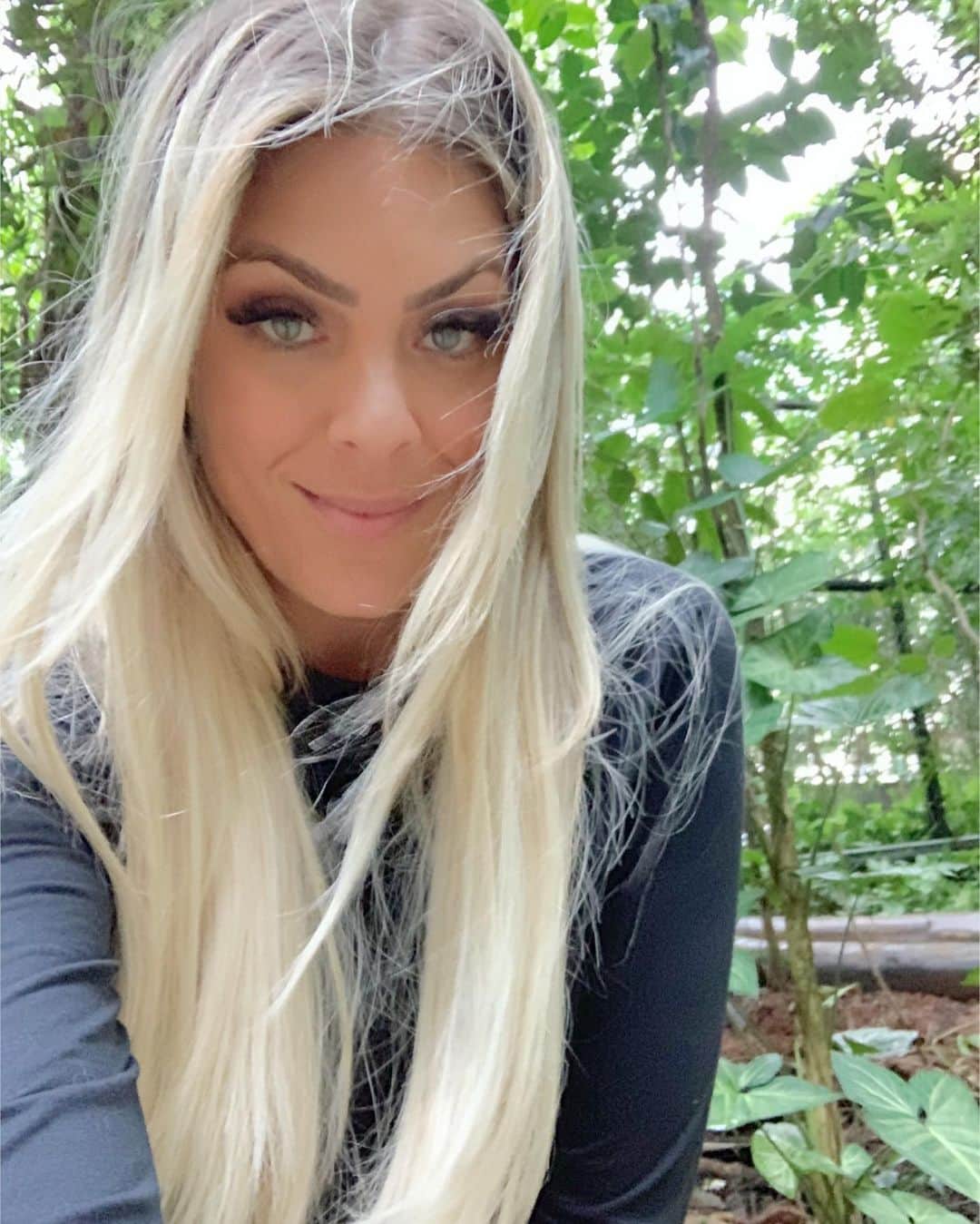 レナータ・ファンのインスタグラム：「Lá se vai mais um Domingo... ótimo porque nesta Segunda teremos @jogoaberto  na @bandtv e encontro vcs outra vez! Tenho algumas considerações a fazer sobre o meu time, o Inter, mas, deixa para o programa mesmo, porque a crise veio com força, né?!」