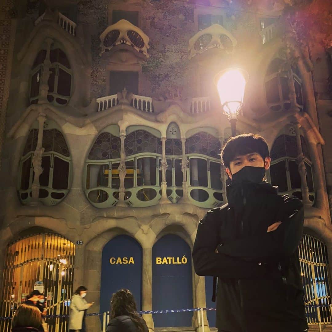 Alb Barcelona Football Academyのインスタグラム：「現在アルビバルセロナ8期生として活動中のカンジロウのインターンシップが内定👏 . インターン先は Blue United Corporation様🔵 . スペイン現地よりカンジロウのコメントが届いています🗣 . 大学で専攻していたスポーツマネジメントを扱う会社でインターンできることを光栄に思います。 この先、英語を使った業務が多くなるのでスペイン語だけでなく英語力も磨いていきたいです。 語学学校でのスペイン語学習、クラブでのサッカー活動に加えて、インターンの業務に対しても全力で取り組みたいと思います！ . Animo!Kanjiro!!! . . .  #アルビレックス新潟 #バルセロナ #アルビバルセロナ #アルビレックス新潟バルセロナ  #サッカー #留学 #スポーツビジネス #指導者 #スペイン #スペイン語 #海外」