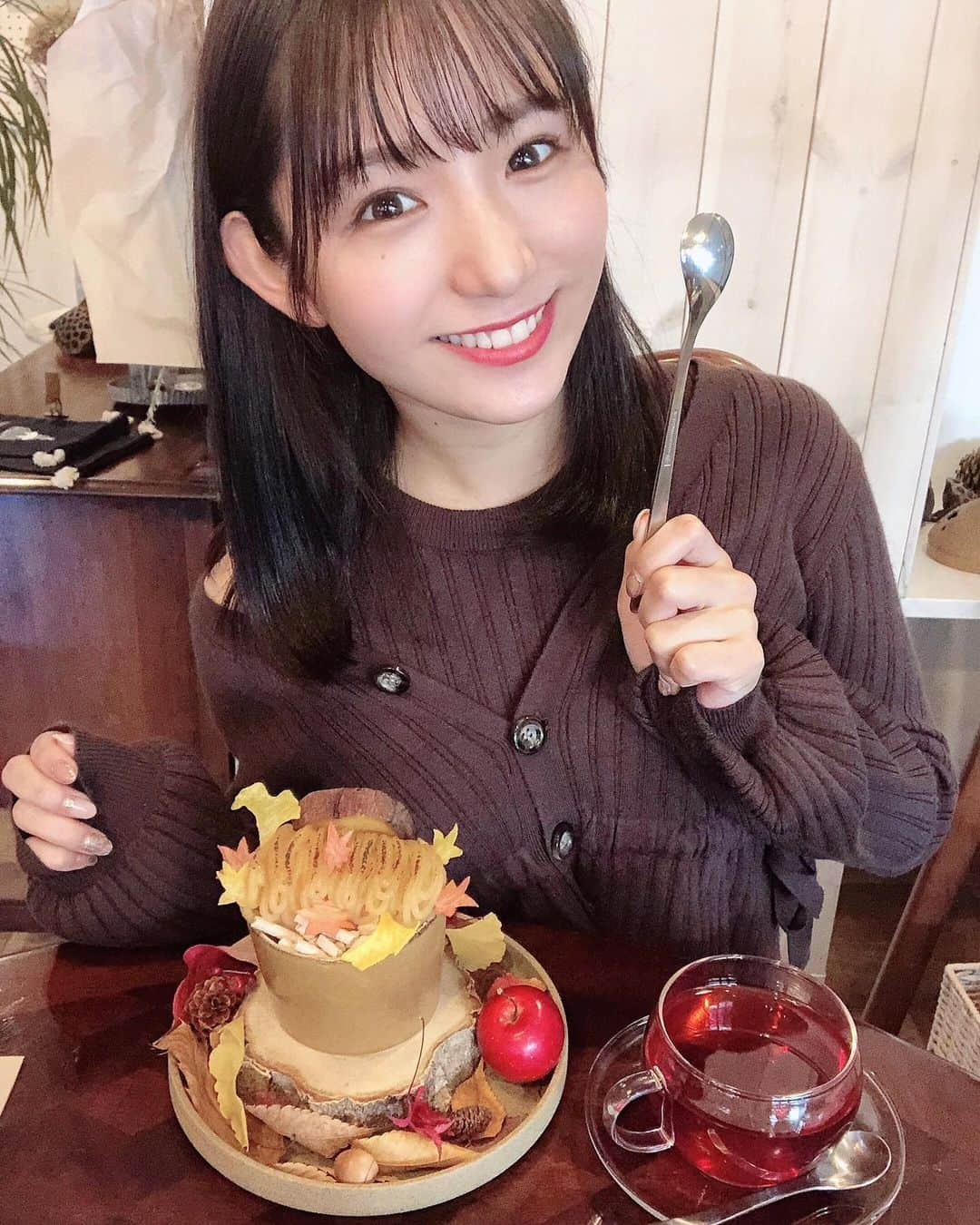 栗田麻理さんのインスタグラム写真 - (栗田麻理Instagram)「. ギリギリ秋を楽しんできました🍁  11月も今日で終わりですね、、 あっという間の2020年でした😢  #インスタ映えカフェ #長野カフェ #長野観光 #長野市カフェ」11月30日 10時25分 - mk_1202_x