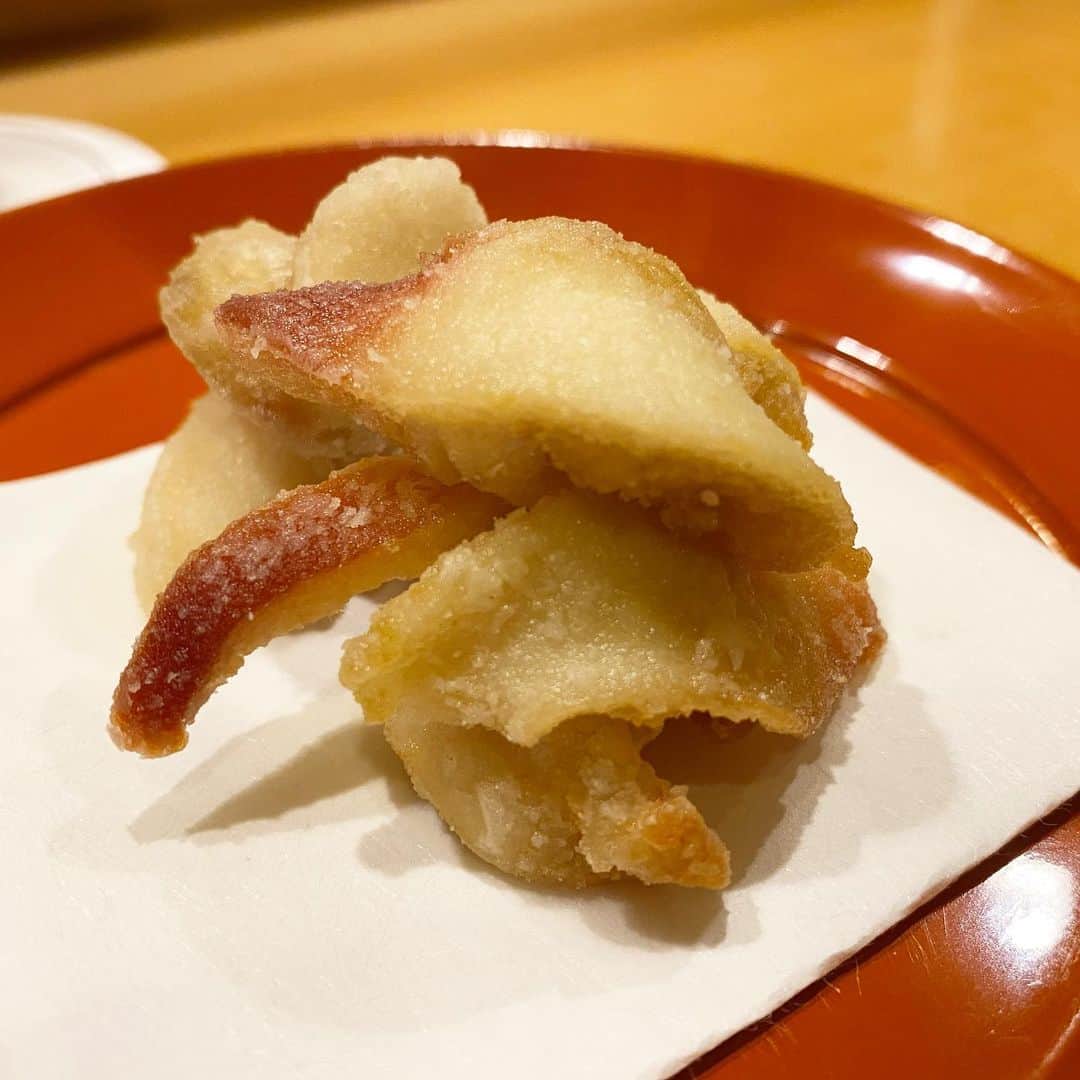 大田明奈さんのインスタグラム写真 - (大田明奈Instagram)「日本人に生まれて良かったと思う瞬間🍣🍵👘🥢 #新橋 #グルメ #香箱蟹  #旬の食材」11月30日 10時26分 - moreakee