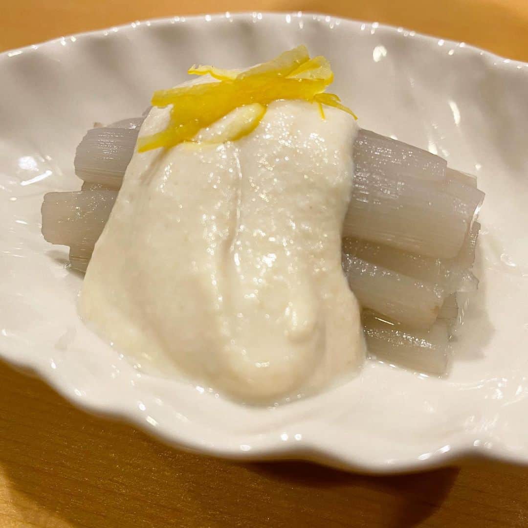 大田明奈さんのインスタグラム写真 - (大田明奈Instagram)「日本人に生まれて良かったと思う瞬間🍣🍵👘🥢 #新橋 #グルメ #香箱蟹  #旬の食材」11月30日 10時26分 - moreakee