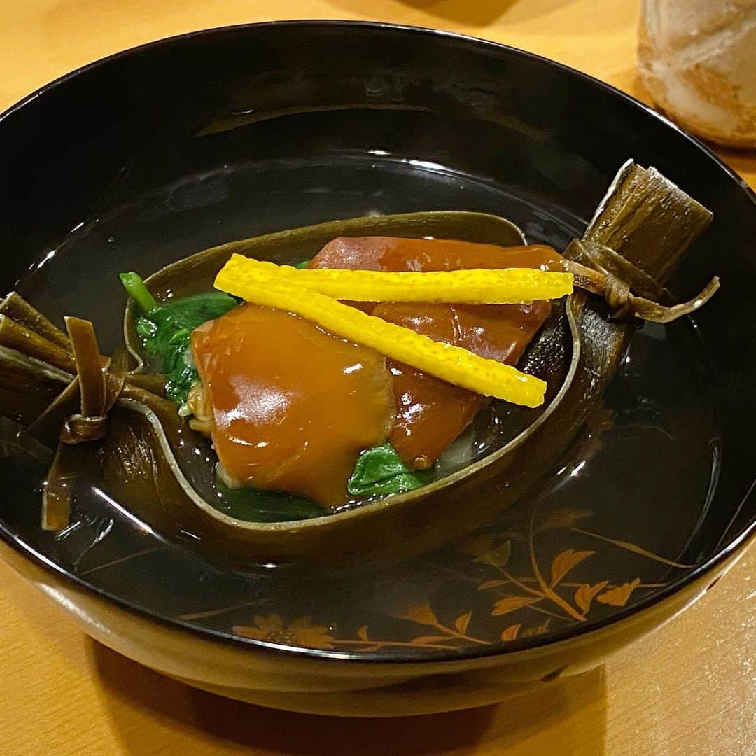 大田明奈さんのインスタグラム写真 - (大田明奈Instagram)「日本人に生まれて良かったと思う瞬間🍣🍵👘🥢 #新橋 #グルメ #香箱蟹  #旬の食材」11月30日 10時26分 - moreakee