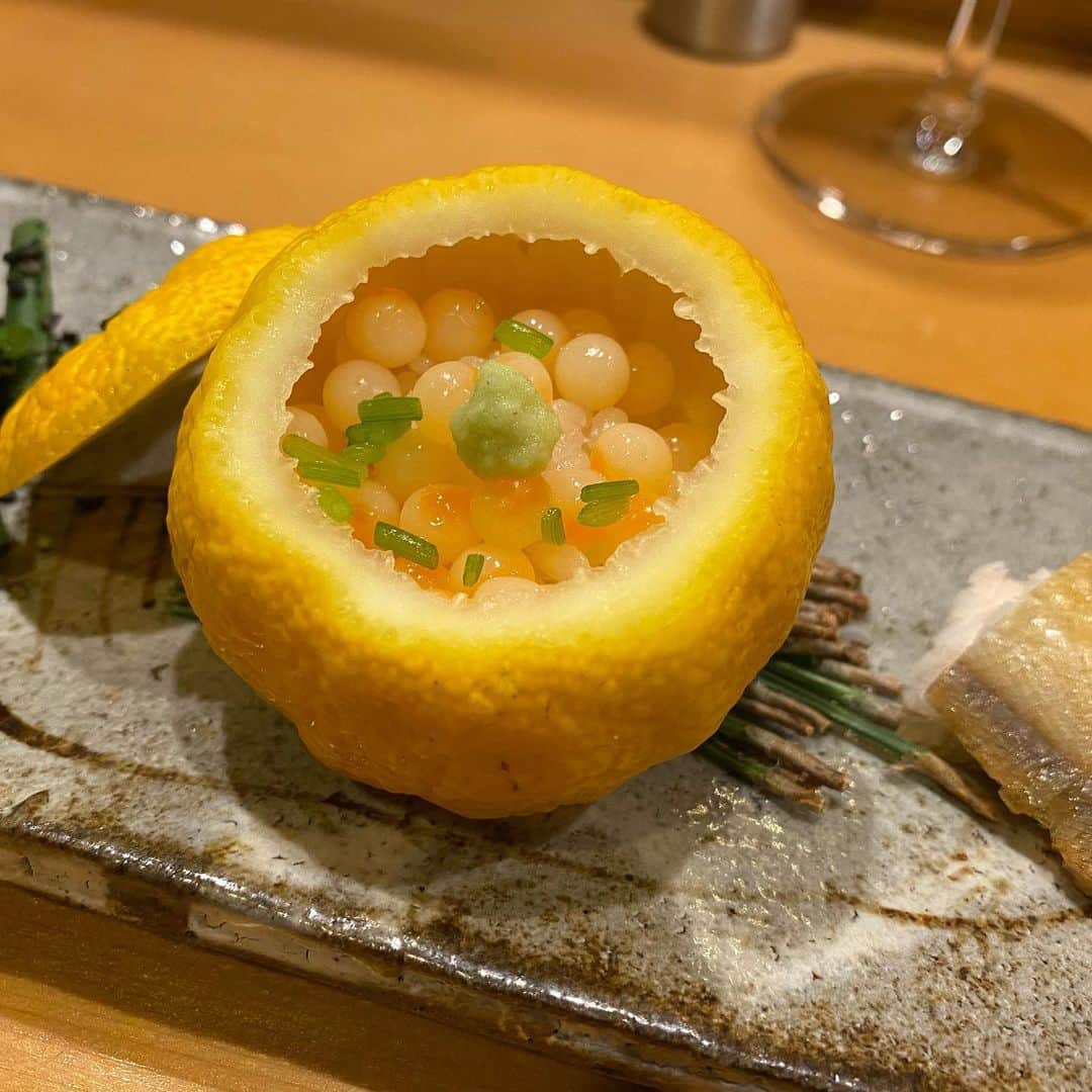 大田明奈さんのインスタグラム写真 - (大田明奈Instagram)「日本人に生まれて良かったと思う瞬間🍣🍵👘🥢 #新橋 #グルメ #香箱蟹  #旬の食材」11月30日 10時26分 - moreakee
