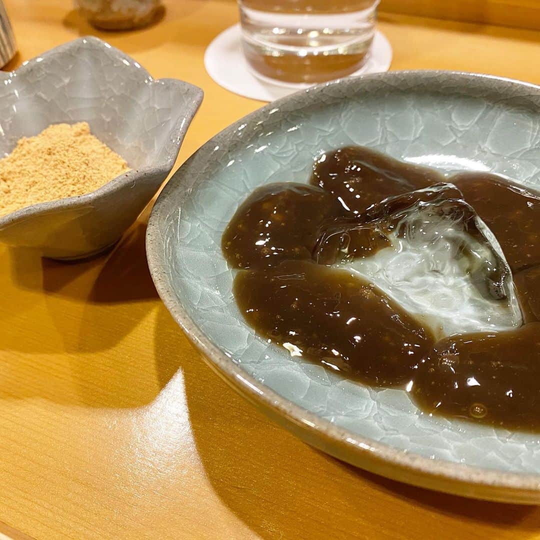大田明奈さんのインスタグラム写真 - (大田明奈Instagram)「日本人に生まれて良かったと思う瞬間🍣🍵👘🥢 #新橋 #グルメ #香箱蟹  #旬の食材」11月30日 10時26分 - moreakee