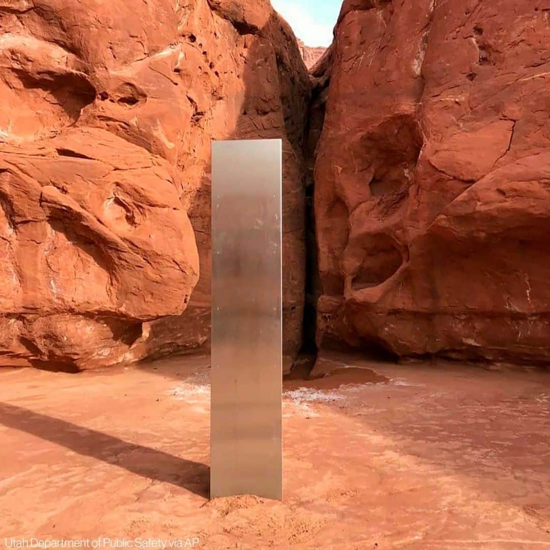 ABC Newsさんのインスタグラム写真 - (ABC NewsInstagram)「The mysterious metal monolith that was placed deep in the Utah desert has disappeared less than 10 days after it was first spotted by wildlife biologists. Latest at link in bio.」11月30日 10時32分 - abcnews