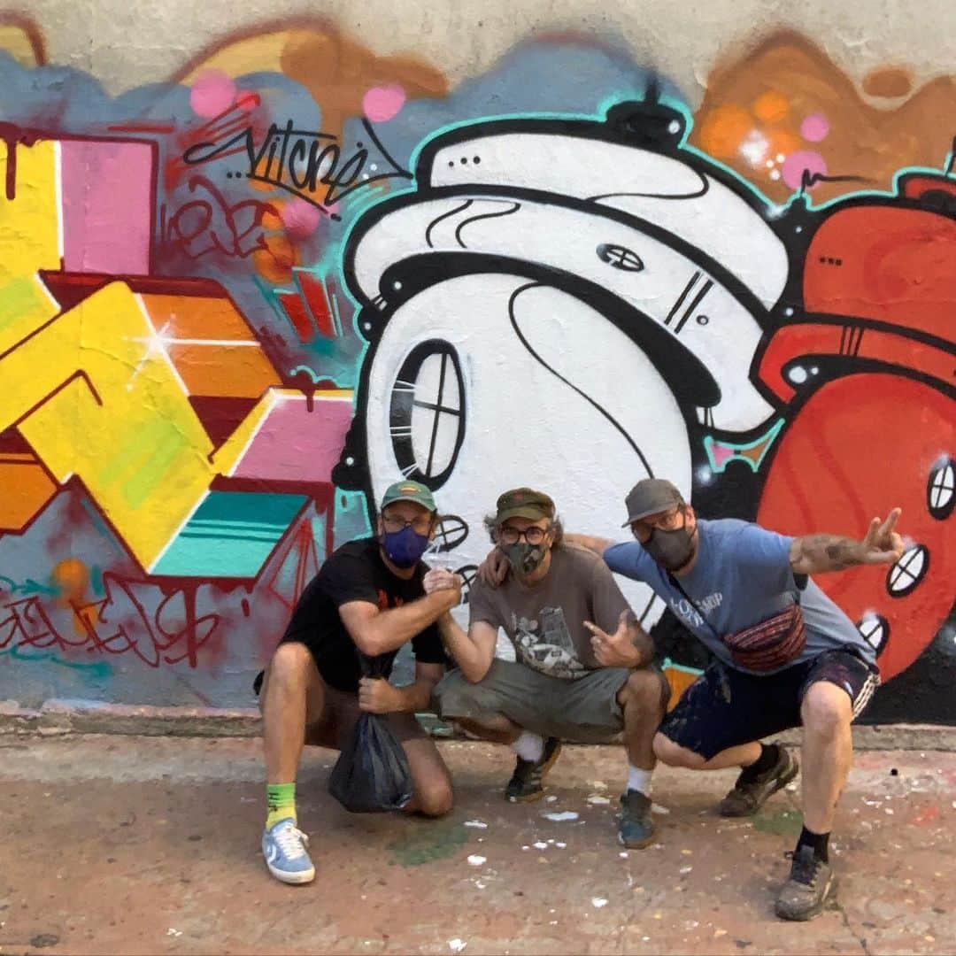 のインスタグラム：「Magic moments ! Com esse mestre!, amigo de outra galáxia  @vitche1 , Muitas histórias, since 1980’s #planetrock  #Bboys4ever #cambuci #graffiti」