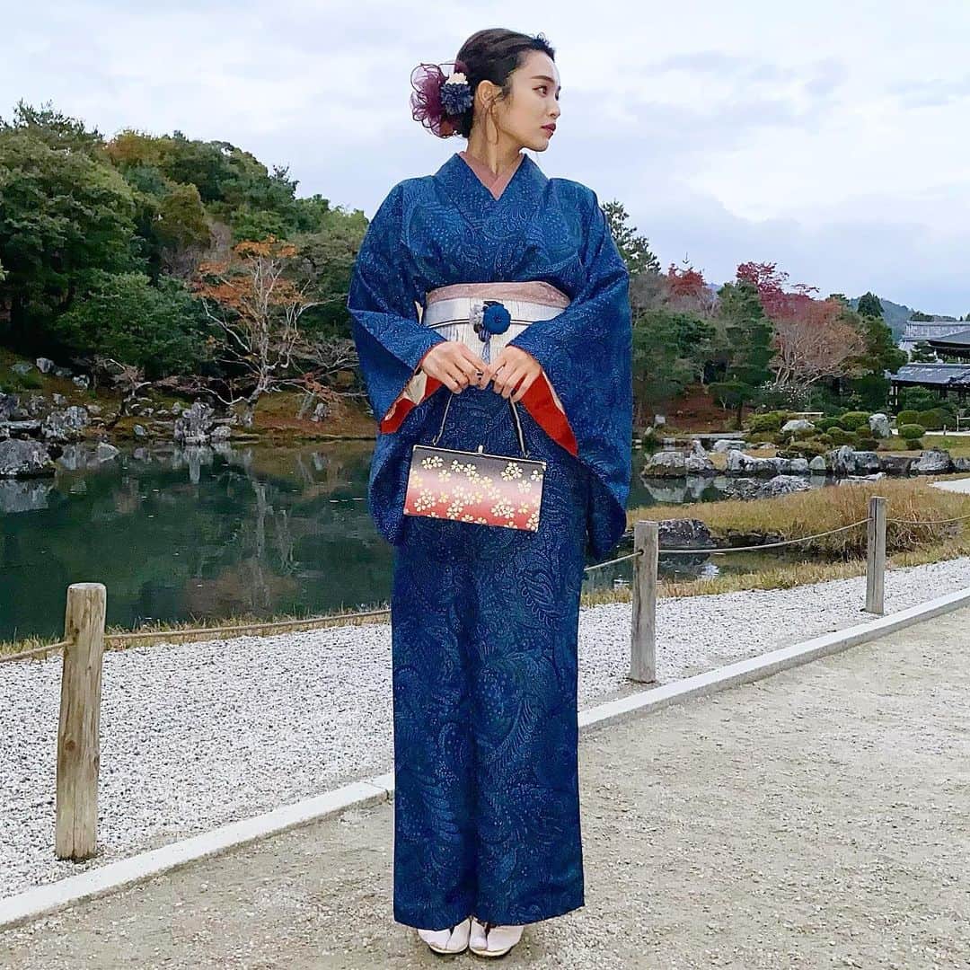 富久美玲のインスタグラム：「_ . 🆕 今回の着物はレンタルです＼(^o^)／ . 嵐山にあるwakamurasakiさん👘💕 今まで着た着物で1番って言えるくらい すごくドンピシャなお着物でした！！！ . #身長152cm#mireistylecode#着物#着物レンタル#wakamurasaki#京都#嵐山」