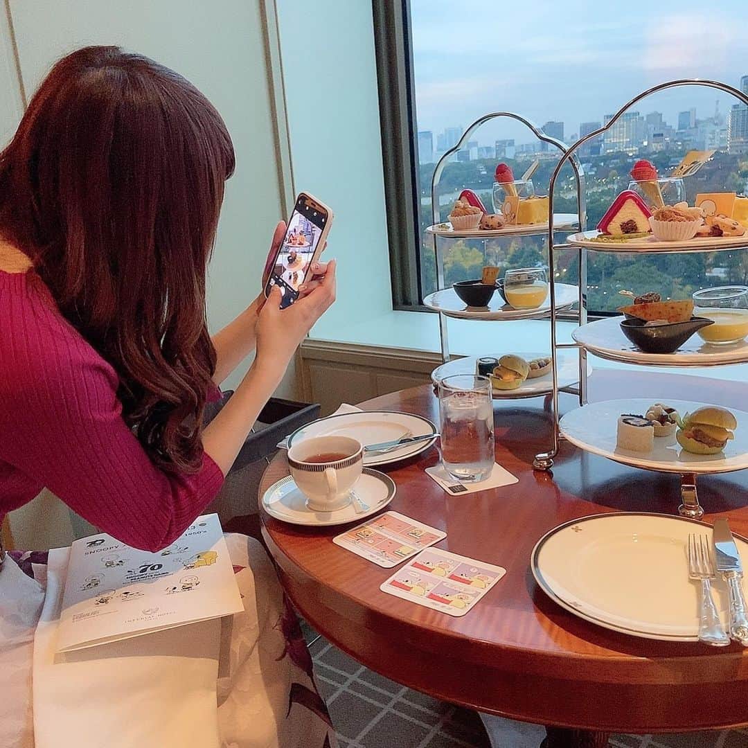 松木星良さんのインスタグラム写真 - (松木星良Instagram)「すぬーぴーしてきた！！かわいいねえ！！！  #snoopy #peanuts #afternoontea #empirehotel #cafe #女子会 #でづ #でづって書くとスヌーピーに見えるの知ってる？ #でづ #ほら #つの点々がお鼻ね #ての点々がおめめ #帝国ホテル #アフタヌーンティー #ソムリエバッヂしたスタッフさんが完璧なスヌーピーエピソードを披露 #さすがのホスピタリティ #アフタヌーンティーだってさおしゃれなことしちゃってっ #あみみにスペシャルサンクス」11月30日 11時46分 - seiraet