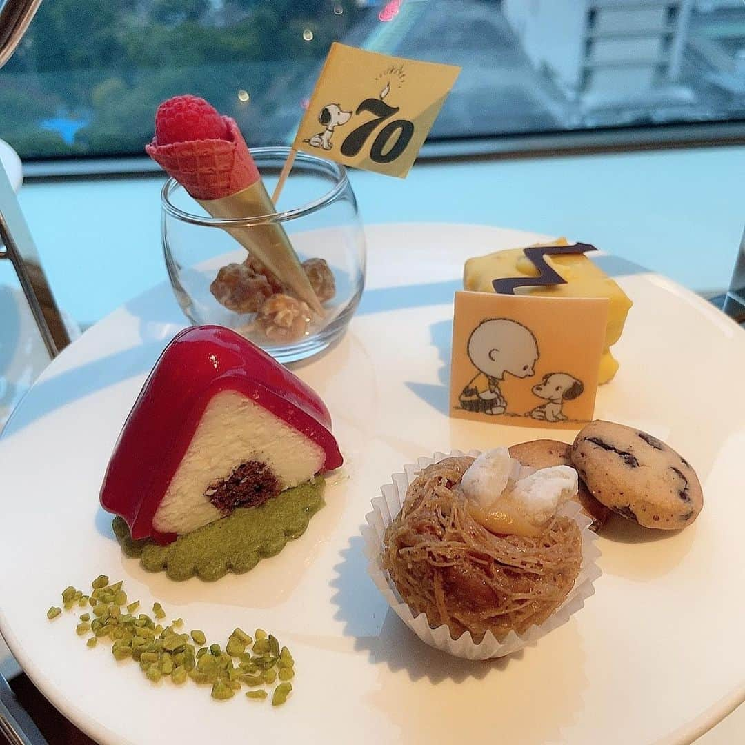 松木星良さんのインスタグラム写真 - (松木星良Instagram)「すぬーぴーしてきた！！かわいいねえ！！！  #snoopy #peanuts #afternoontea #empirehotel #cafe #女子会 #でづ #でづって書くとスヌーピーに見えるの知ってる？ #でづ #ほら #つの点々がお鼻ね #ての点々がおめめ #帝国ホテル #アフタヌーンティー #ソムリエバッヂしたスタッフさんが完璧なスヌーピーエピソードを披露 #さすがのホスピタリティ #アフタヌーンティーだってさおしゃれなことしちゃってっ #あみみにスペシャルサンクス」11月30日 11時46分 - seiraet