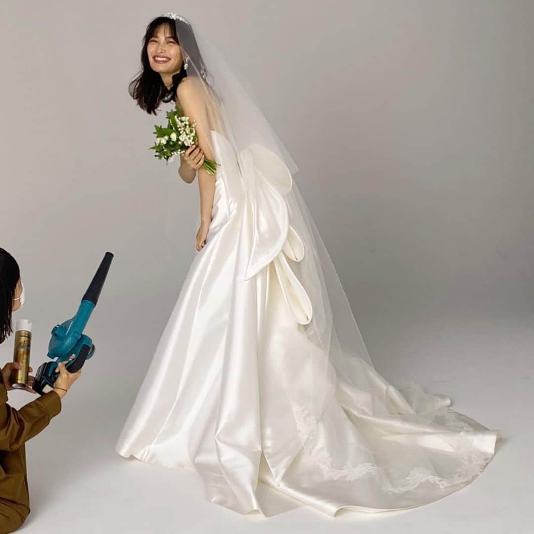 大政絢さんのインスタグラム写真 - (大政絢Instagram)「発売中の @baila_magazine  婚BAILAのページにでています！ やはり、ウエディングの撮影は幸せな気持ちになれる！」11月30日 12時22分 - aya_omasa_official