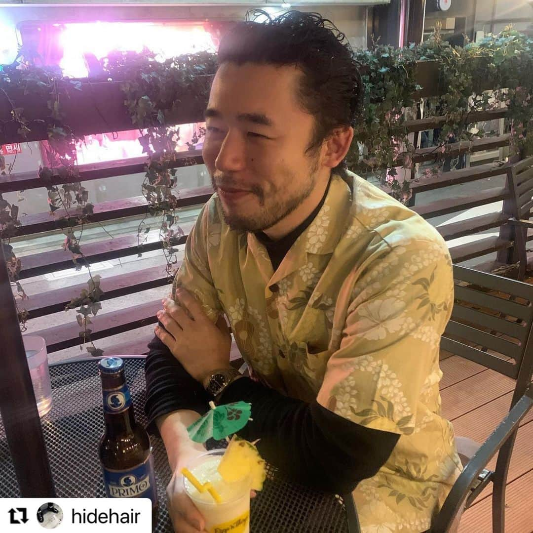 EGGS ’N THINGS JAPANのインスタグラム：「#Repost @hidehair 様  ご来店頂きましてありがとうございます😊 #コナティラミスパンケーキ とオリジナルドリンクで楽しまれているお写真をご投稿頂きましてありがとうございます☀️🌈 ぜひ、またEggs 'n Thingsにお立ち寄り頂いてごゆったりとお過ごしください😆🏝  ------------ 今夜はアロハシャツを着てエッグスン原宿店へ。  ディナー限定ハワイアンフライドライス、王道のほうれん草ベーコンとチーズのオムレツ、期間限定ティラミスパンケーキ。  テラス席があるのが、このお店を好きな理由でもあります。  #アロハでエッグスン #cut  #movie #hair #make #hairdesign #art #music #sculpture #fashion #photo #hairsalon #japan #tokyo #omotesando #harajuku #gokan #hide」