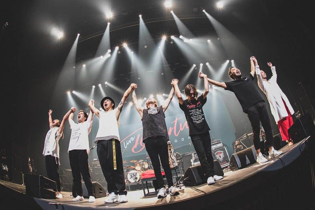 Dragon Ashさんのインスタグラム写真 - (Dragon AshInstagram)「DRAGONASH LIVE DEPARTURE 写真集  photo  by TAKAHIRO TAKINAMI  予約受付は今夜23:59まで！」11月30日 12時36分 - dragonash_official