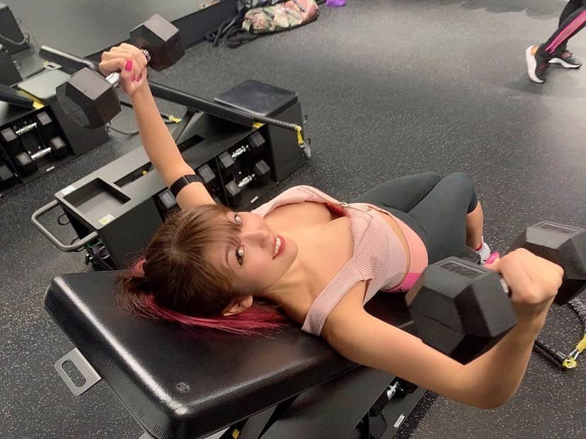 神谷麻美さんのインスタグラム写真 - (神谷麻美Instagram)「#ダンベル ✨💗🏋️‍♀️💗✨  #workout 💖✨」11月30日 12時36分 - asamice428